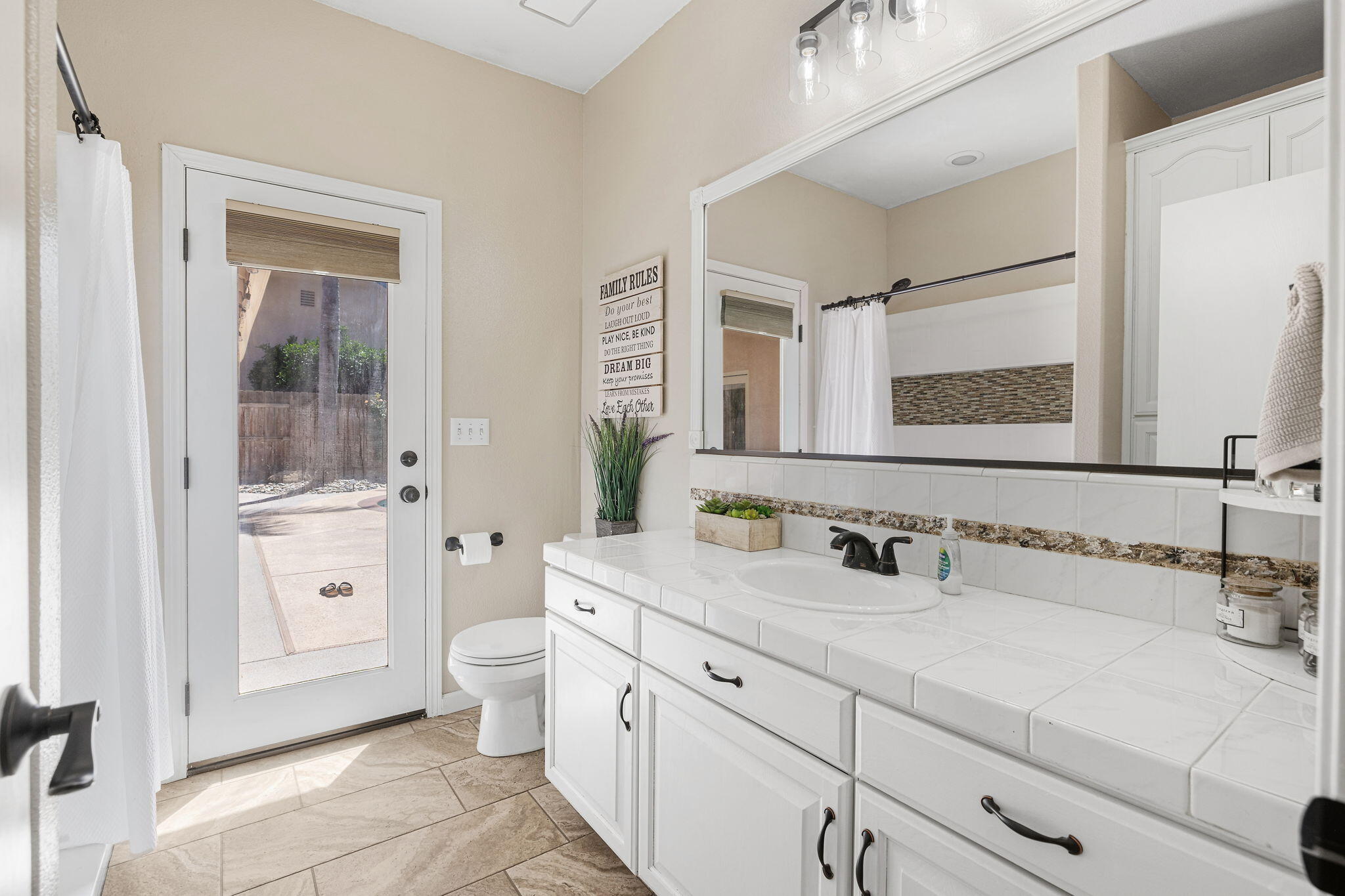 5941 W Cutler Ct, Visalia, CA 93277