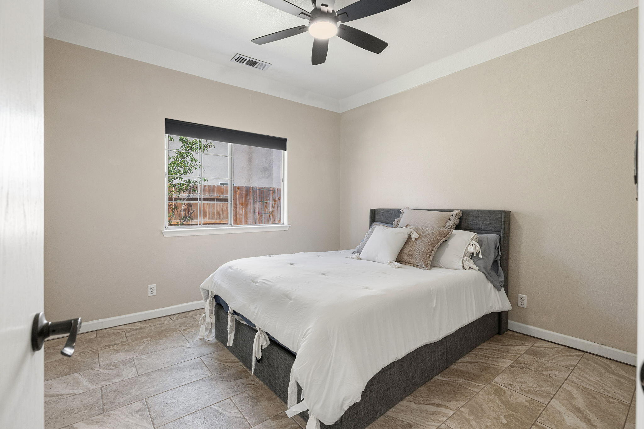5941 W Cutler Ct, Visalia, CA 93277