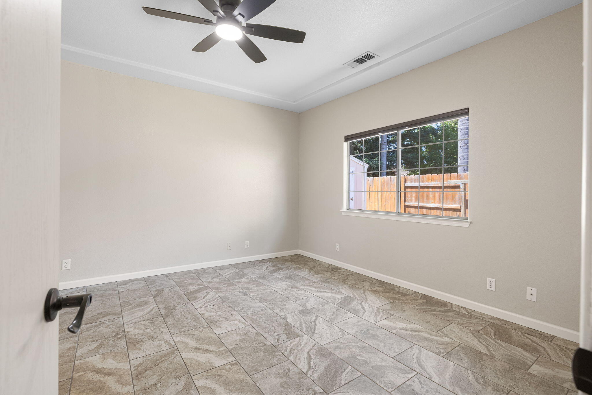 5941 W Cutler Ct, Visalia, CA 93277