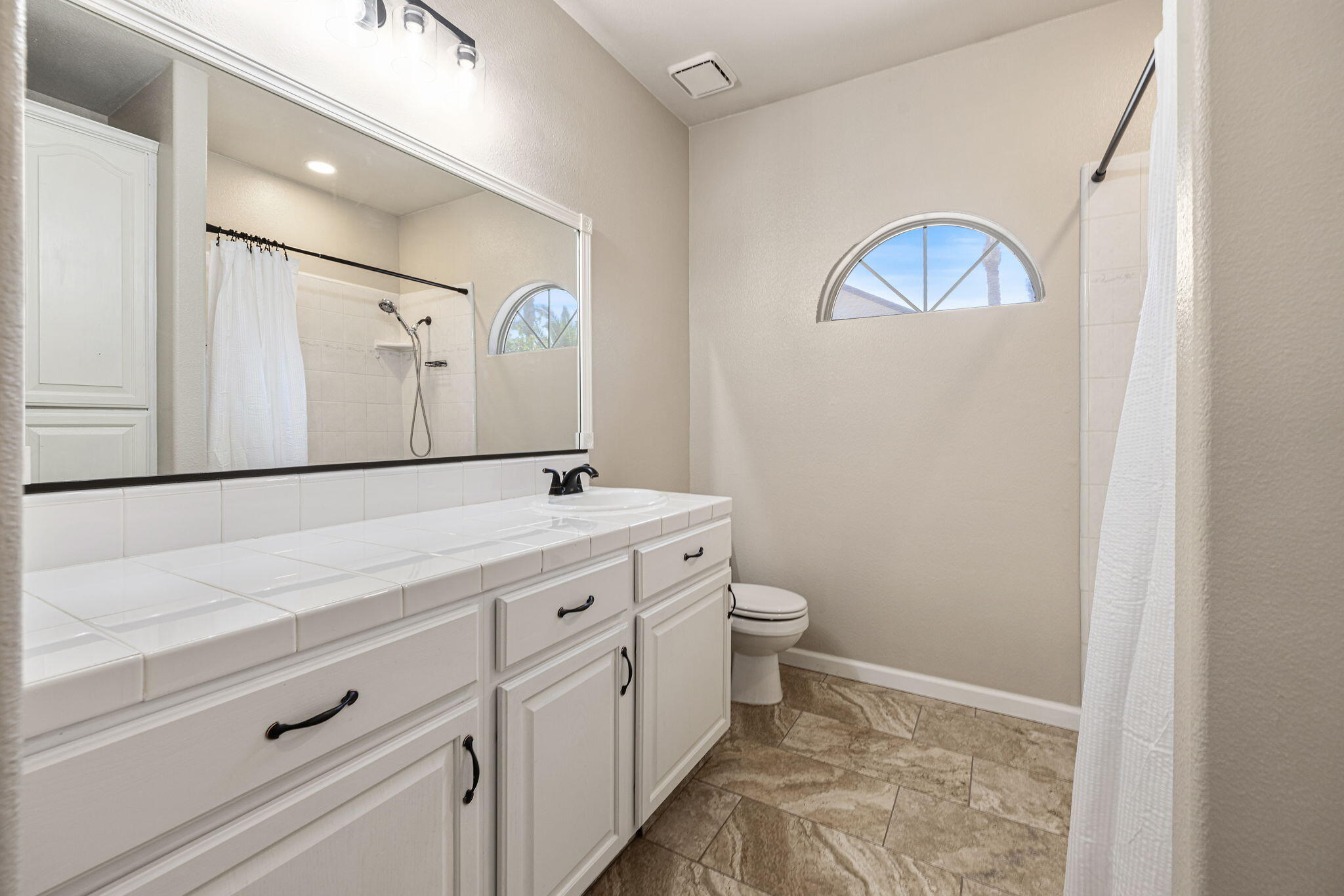 5941 W Cutler Ct, Visalia, CA 93277