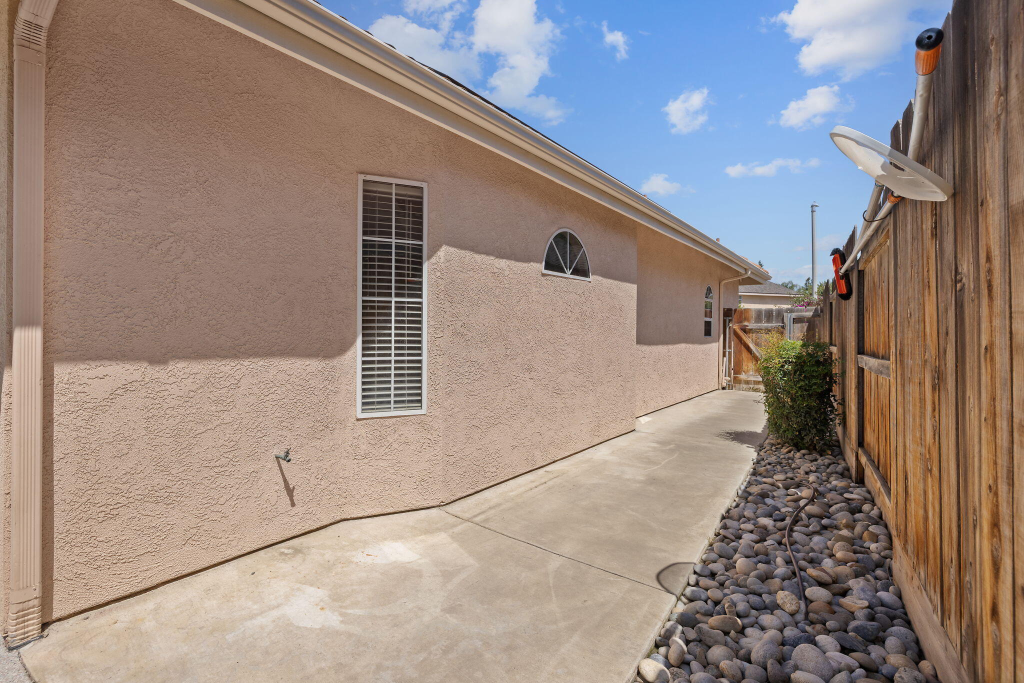 5941 W Cutler Ct, Visalia, CA 93277