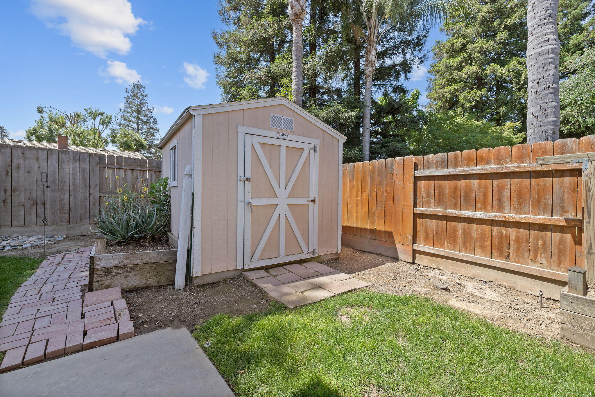 5941 W Cutler Ct, Visalia, CA 93277