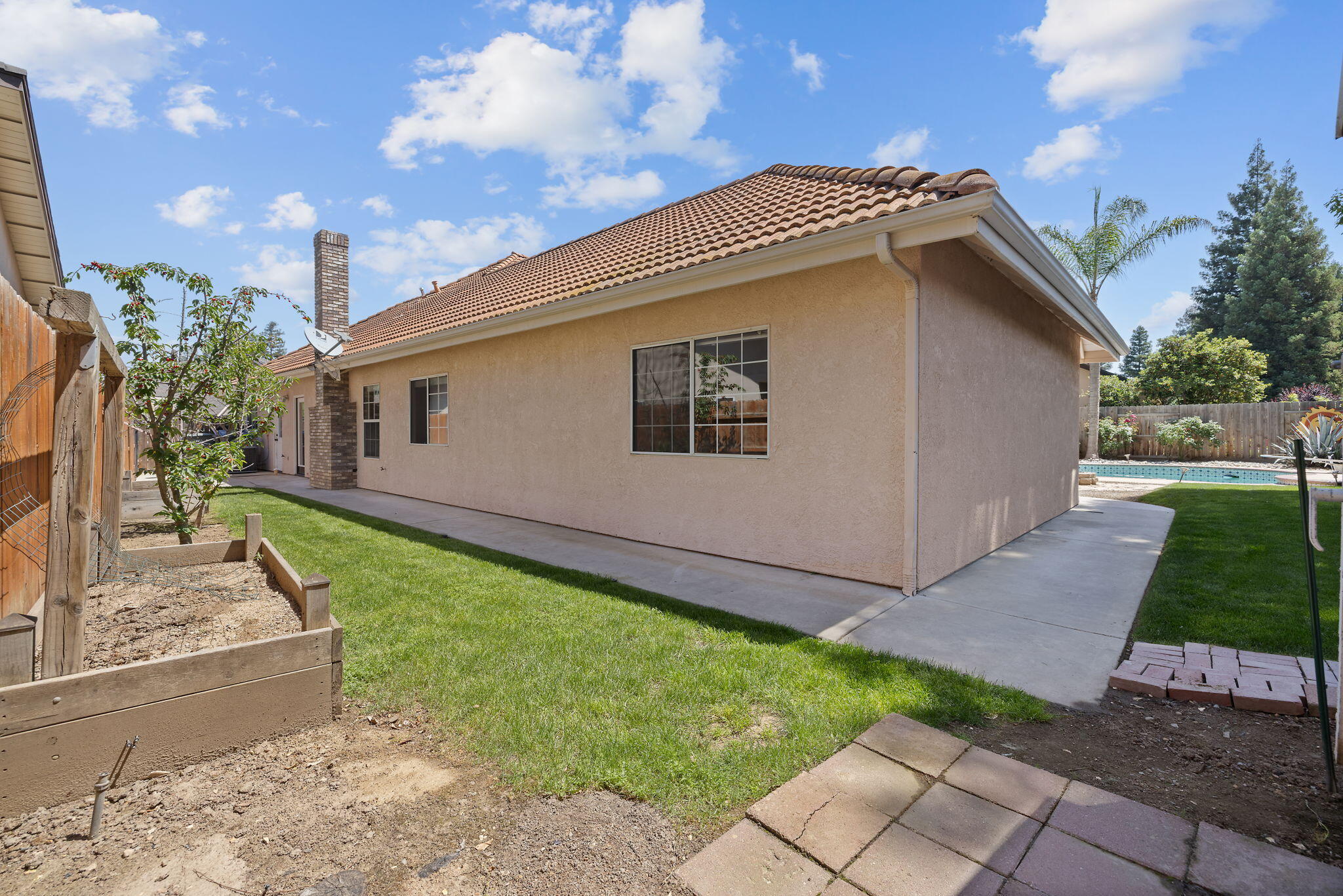 5941 W Cutler Ct, Visalia, CA 93277