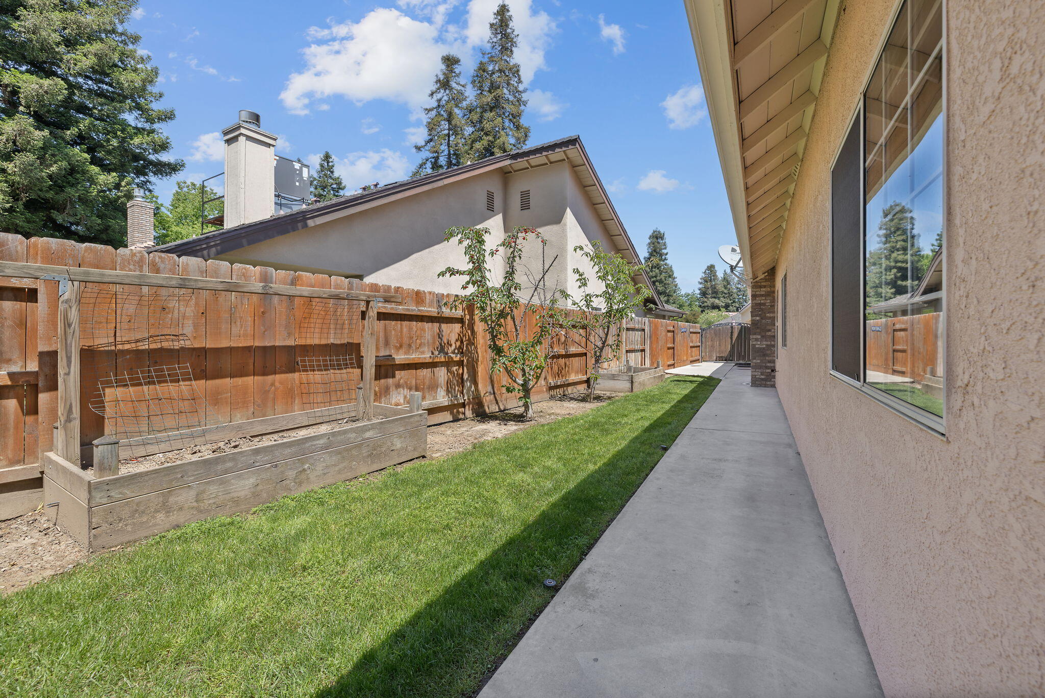 5941 W Cutler Ct, Visalia, CA 93277
