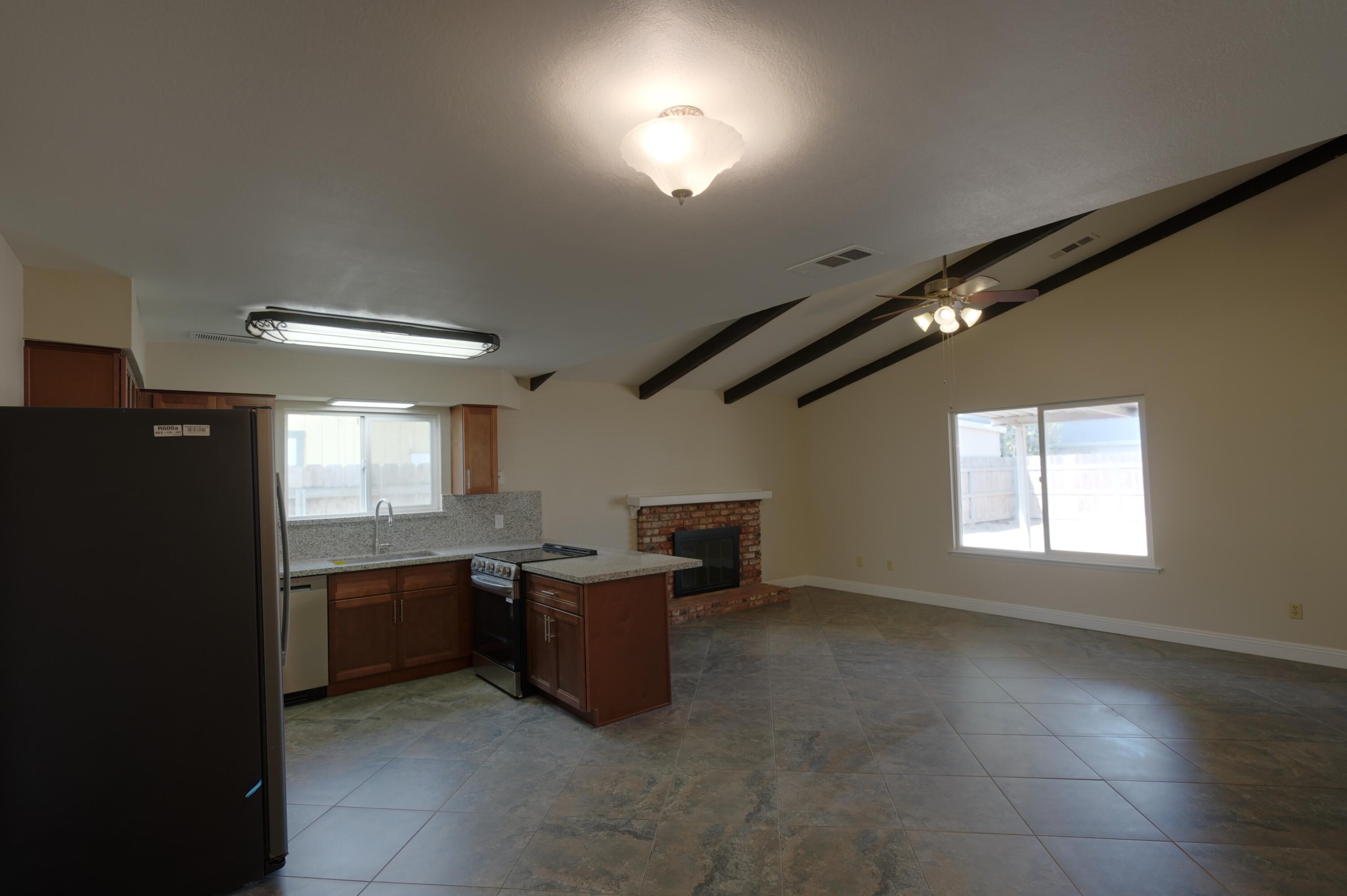 1159 Jamestown, Tulare, CA 93274