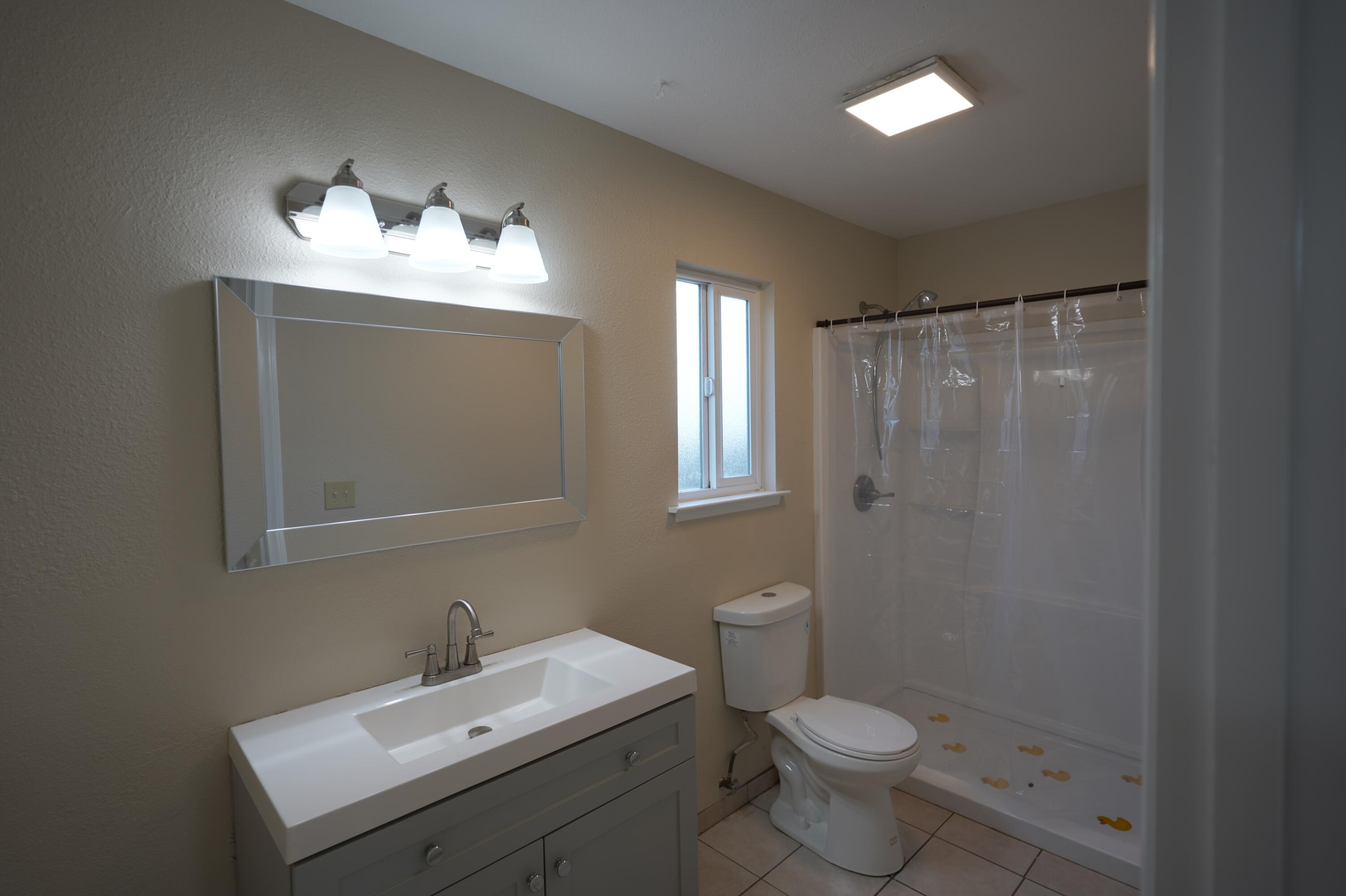 1159 Jamestown, Tulare, CA 93274
