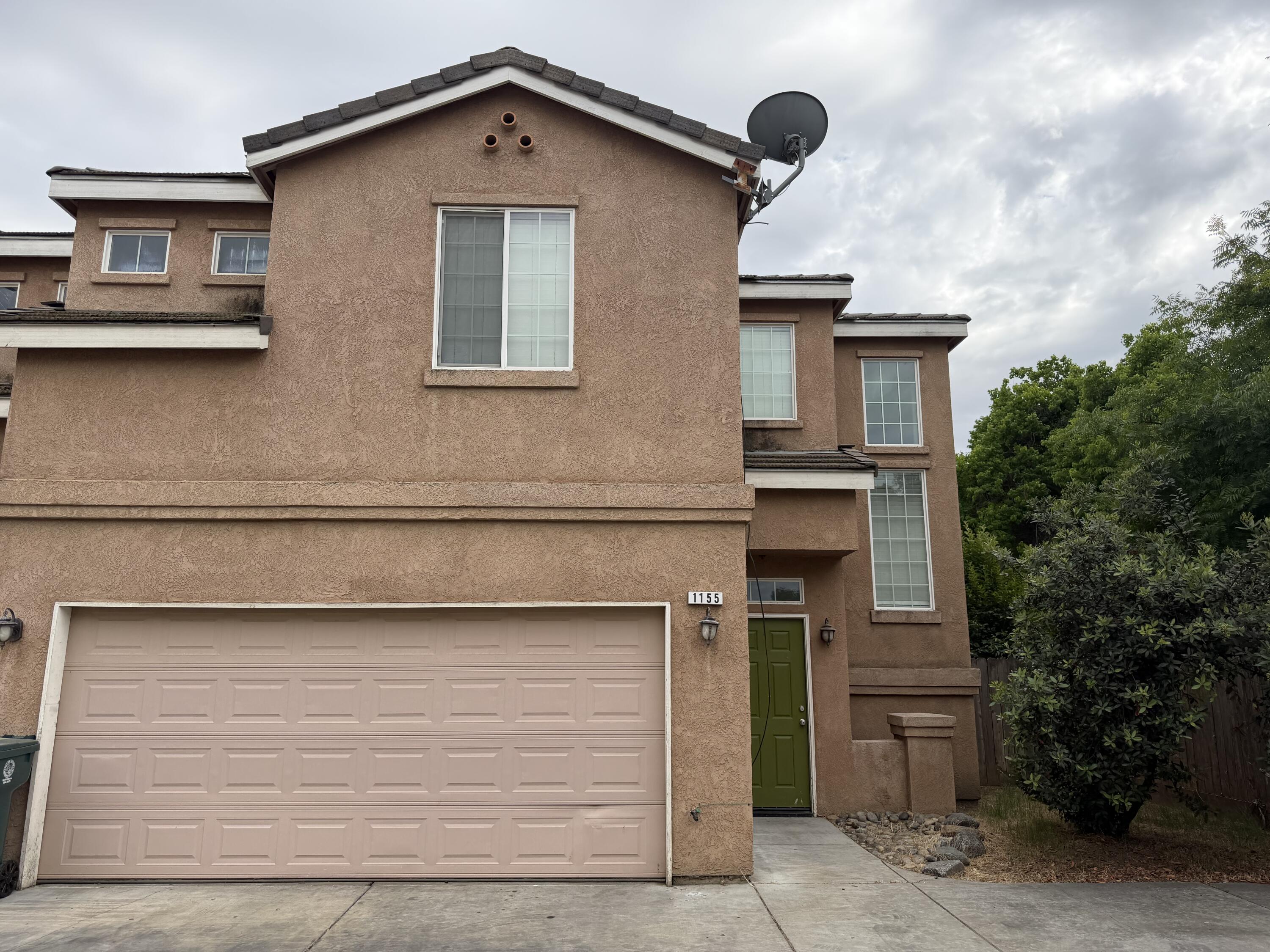 1155 Goble Ct, Tulare, CA 93274