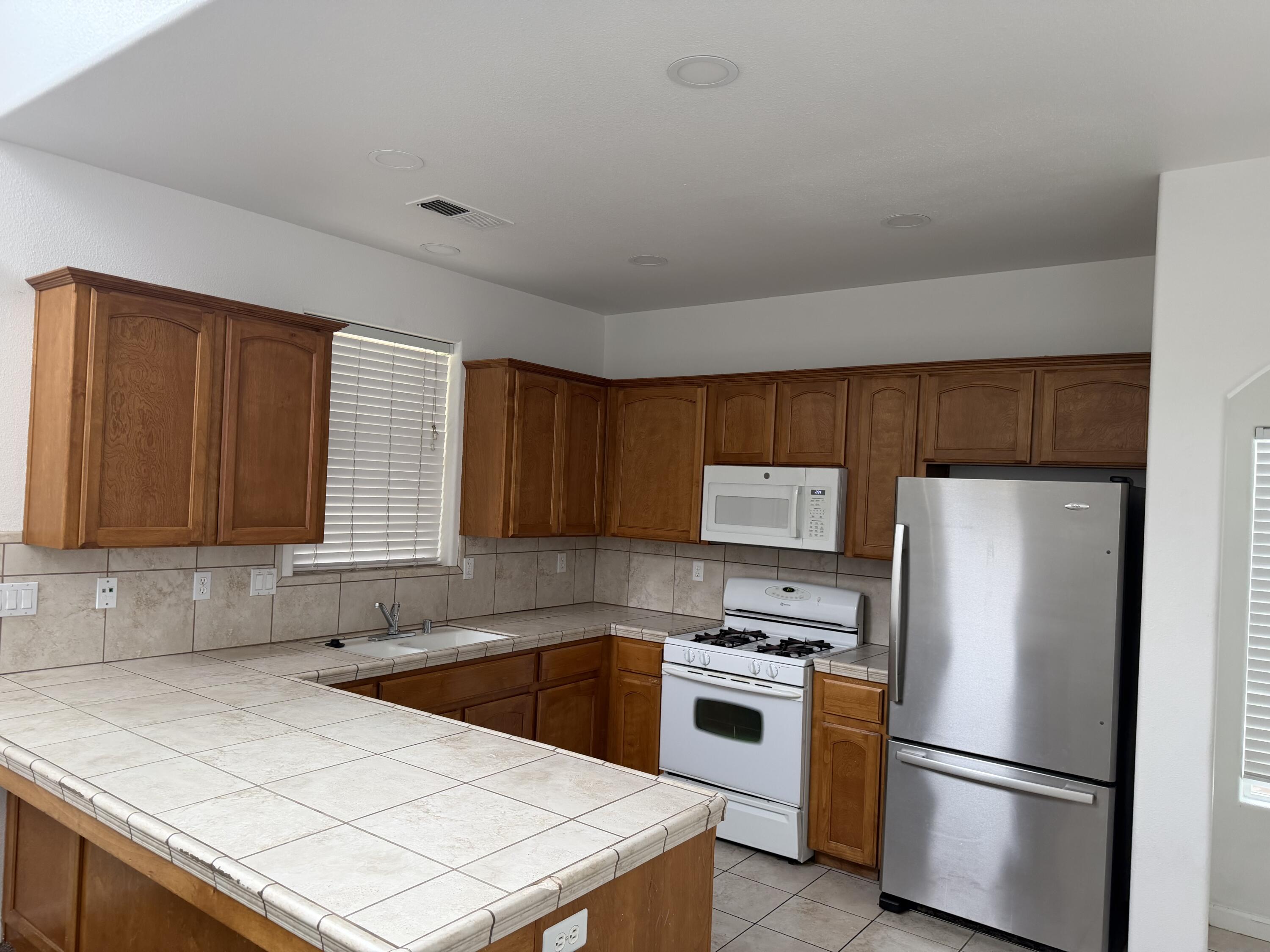 1155 Goble Ct, Tulare, CA 93274