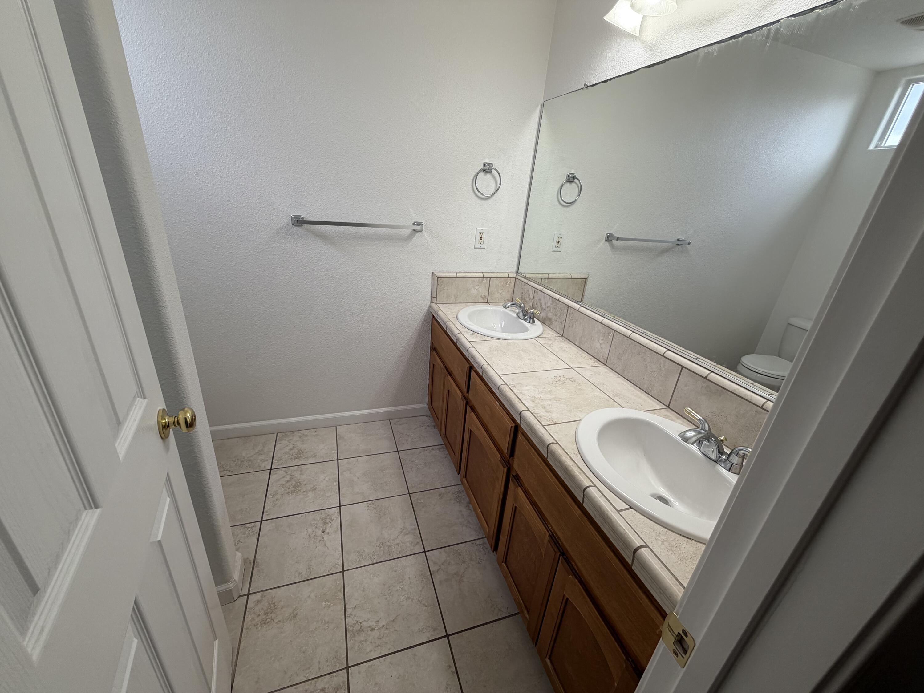 1155 Goble Ct, Tulare, CA 93274