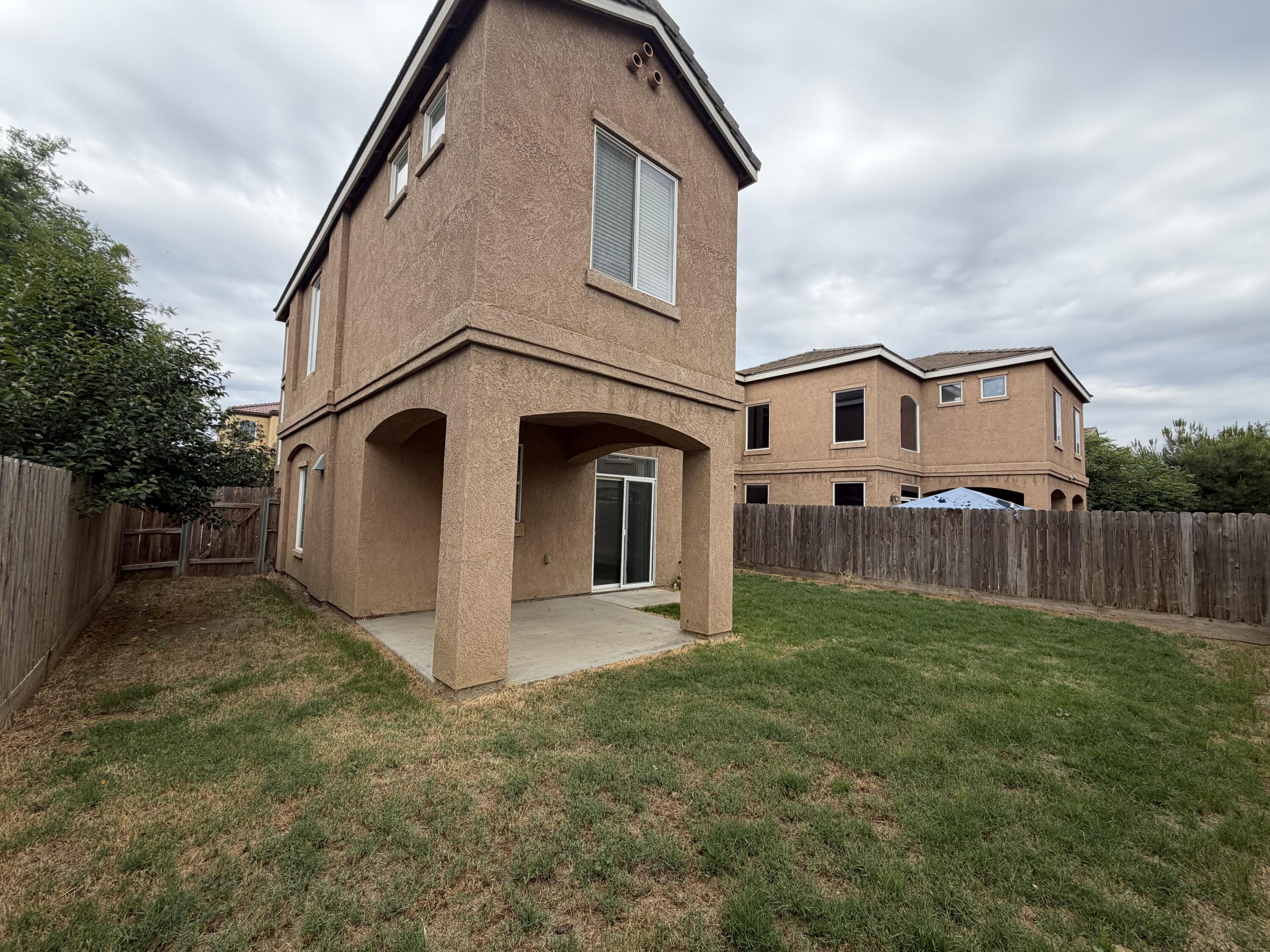 1155 Goble Ct, Tulare, CA 93274