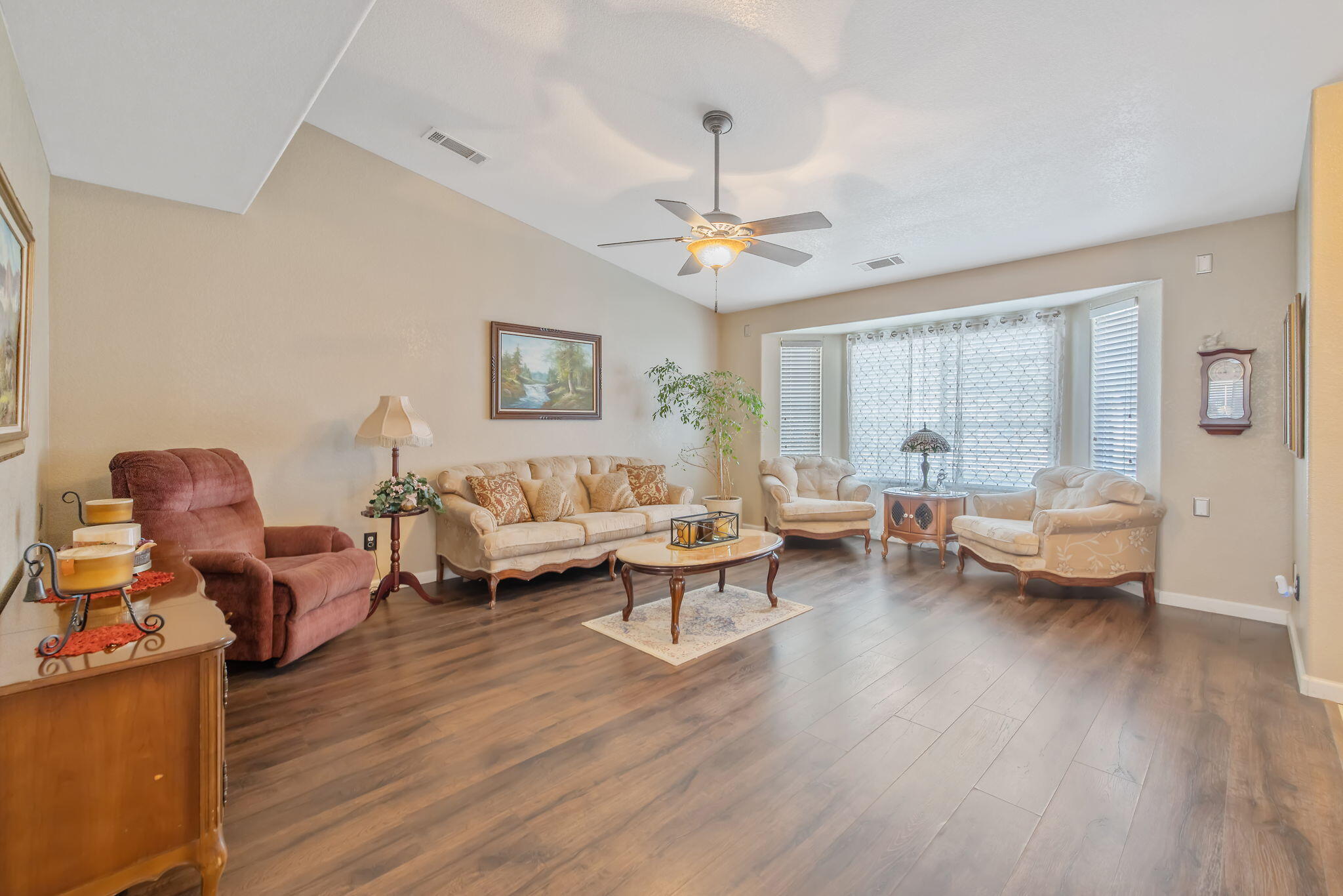 656 Glenn View Ct, Exeter, CA 93221