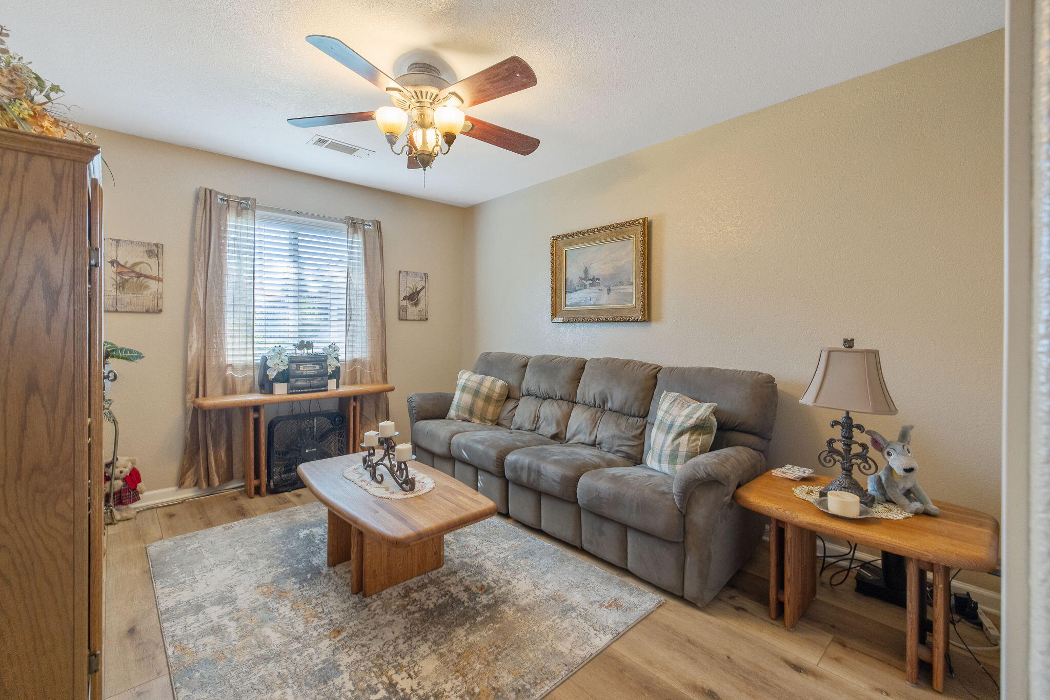 656 Glenn View Ct, Exeter, CA 93221