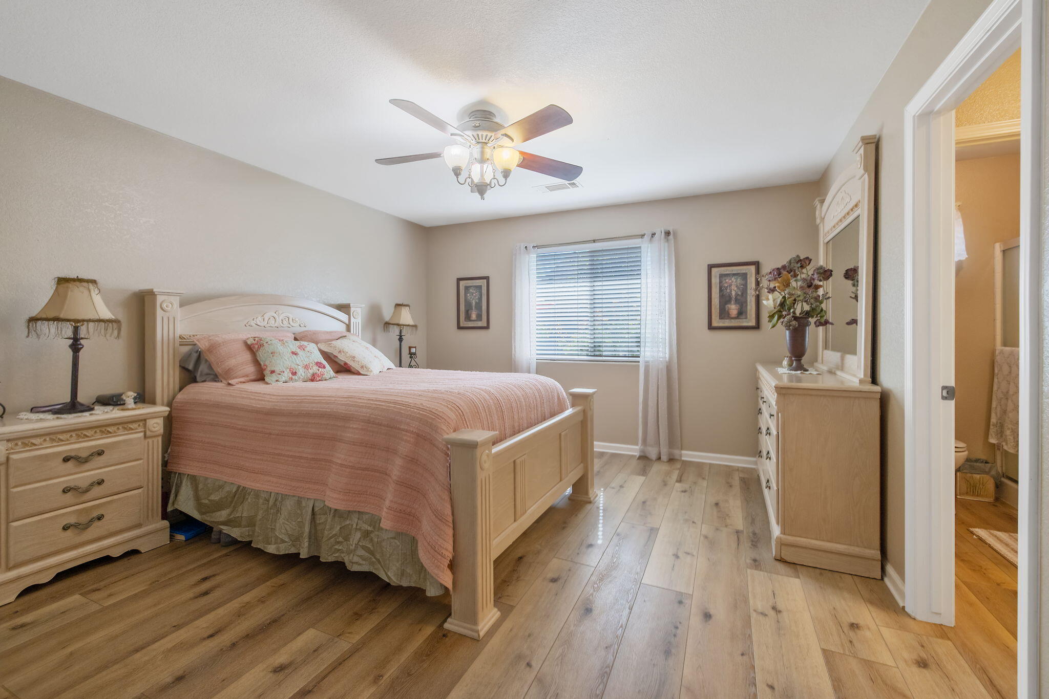 656 Glenn View Ct, Exeter, CA 93221