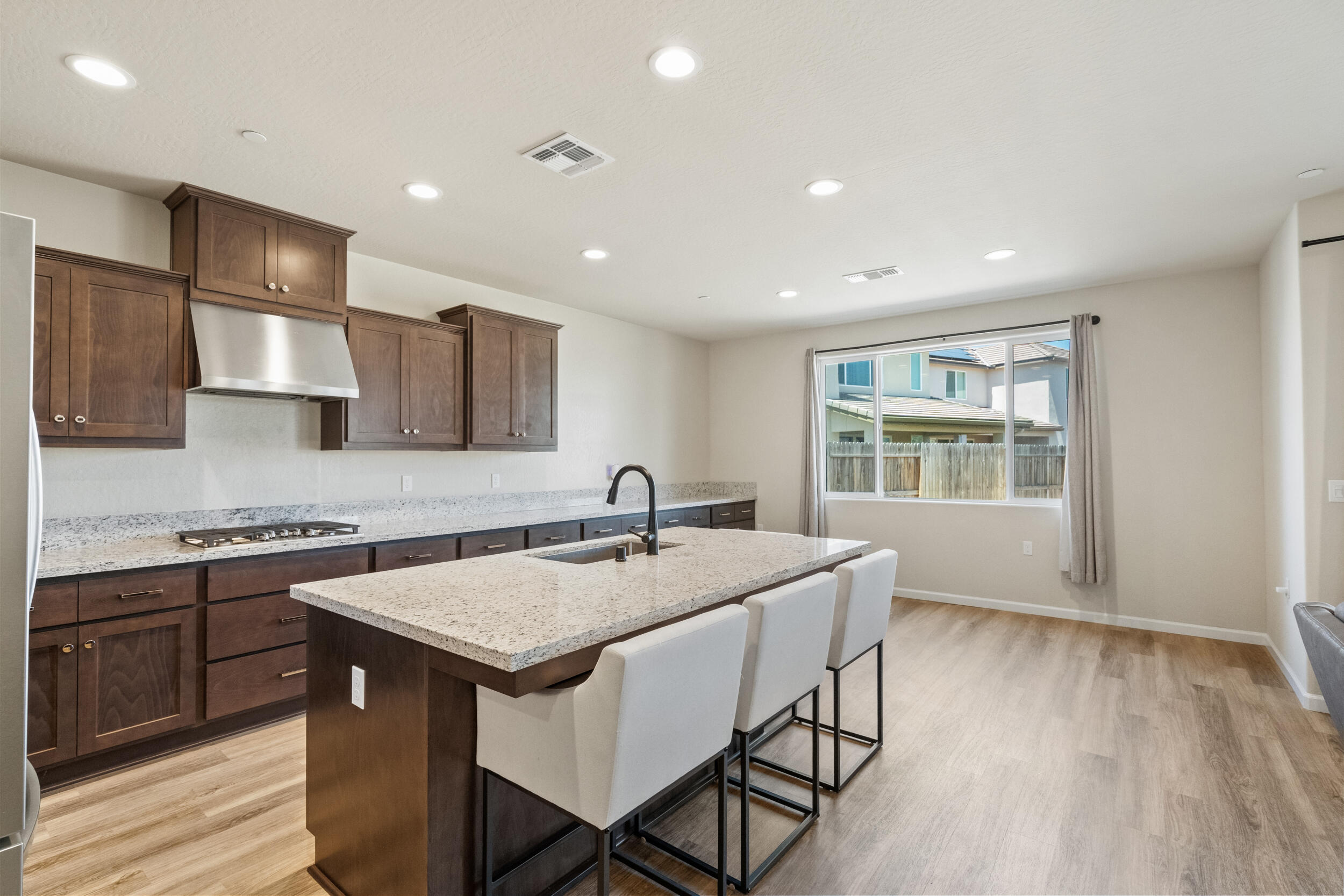 2203 N Laverne Ave, Fresno, CA 93727