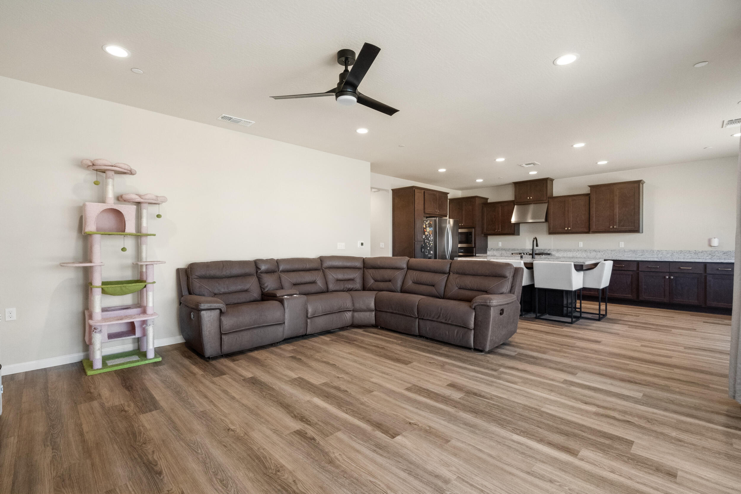 2203 N Laverne Ave, Fresno, CA 93727