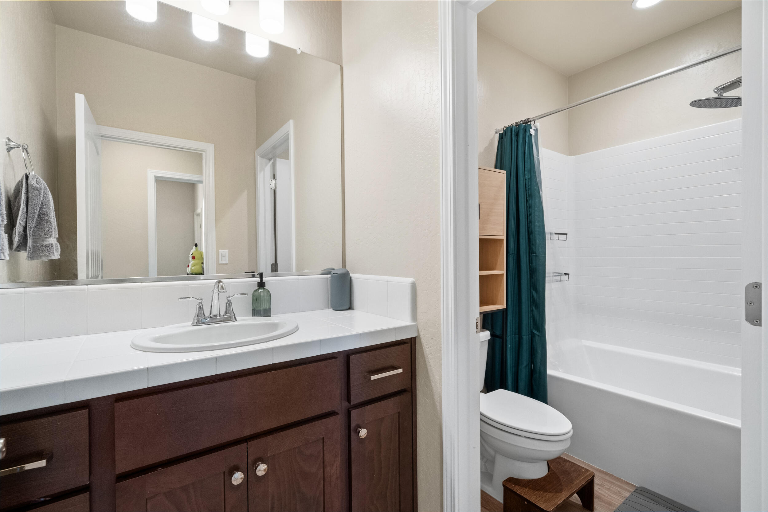 2203 N Laverne Ave, Fresno, CA 93727