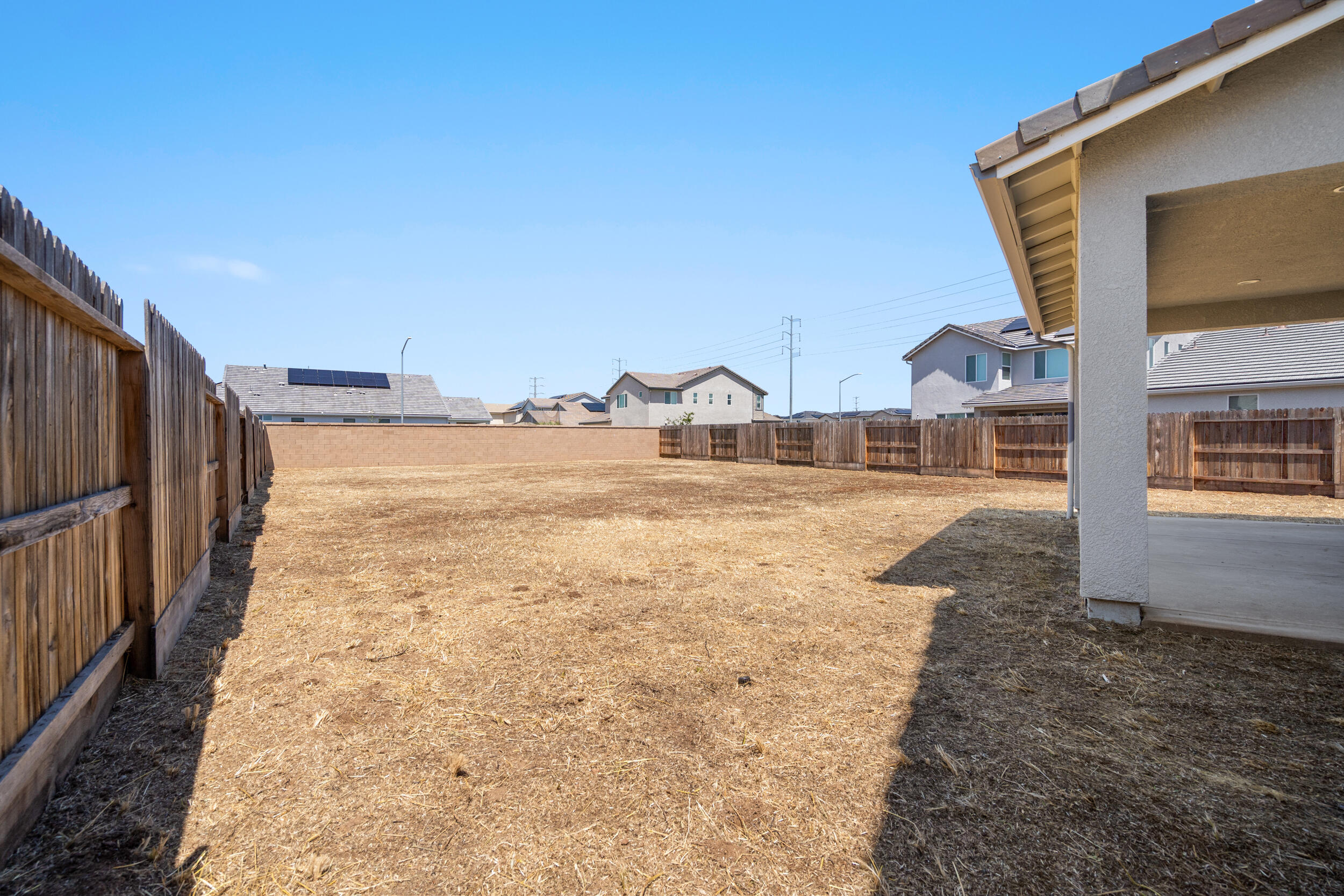 2203 N Laverne Ave, Fresno, CA 93727