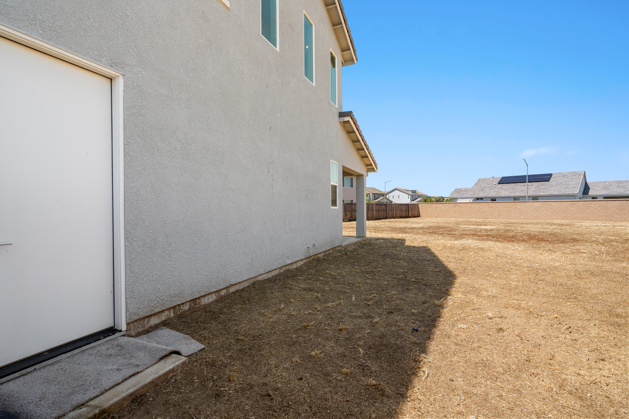 2203 N Laverne Ave, Fresno, CA 93727