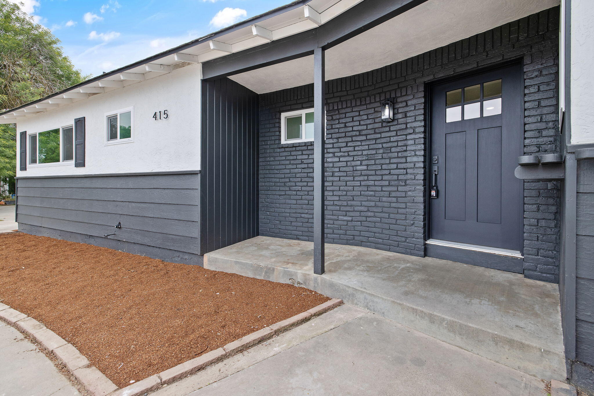 415 Franket Dr, Hanford, CA 93230