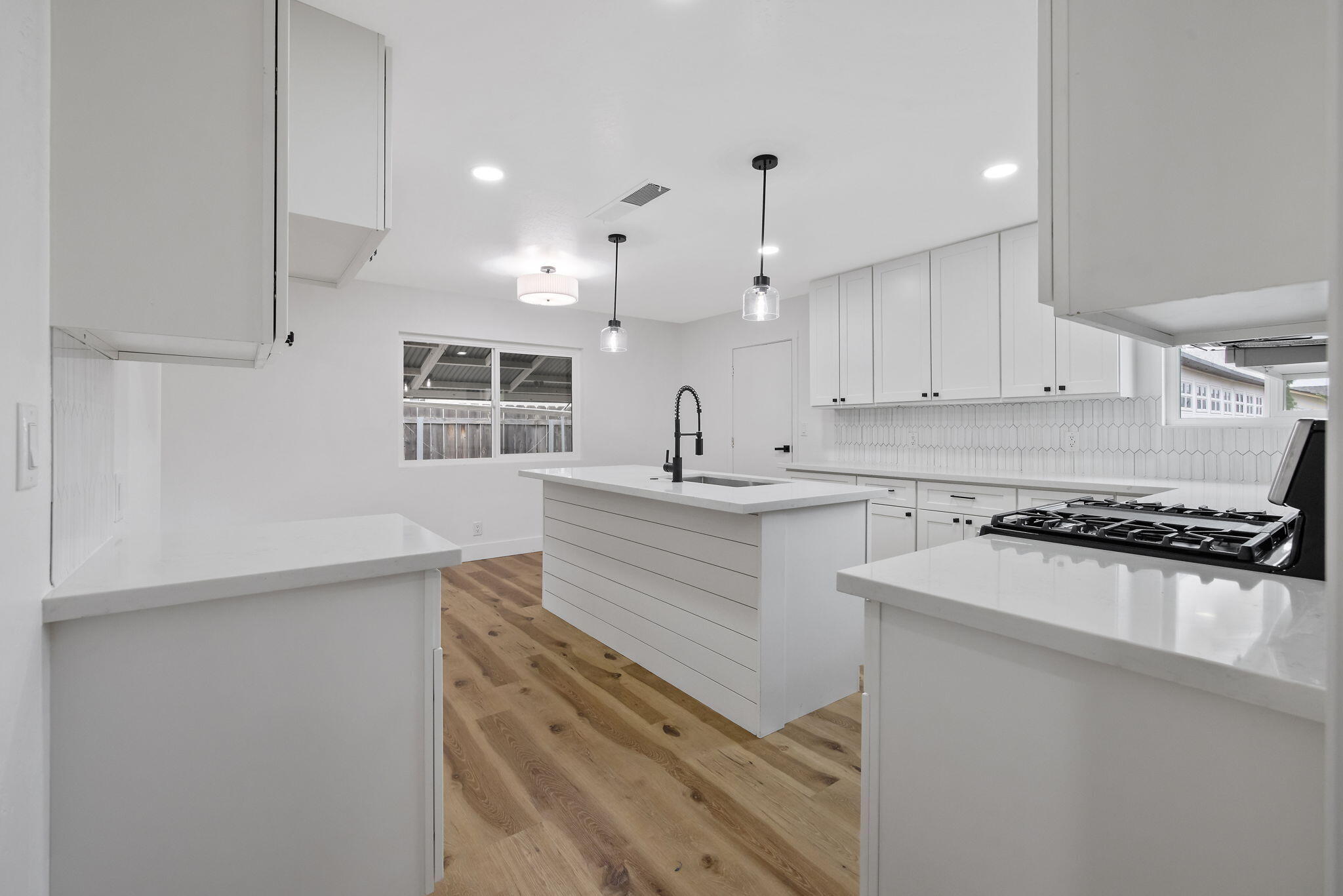415 Franket Dr, Hanford, CA 93230