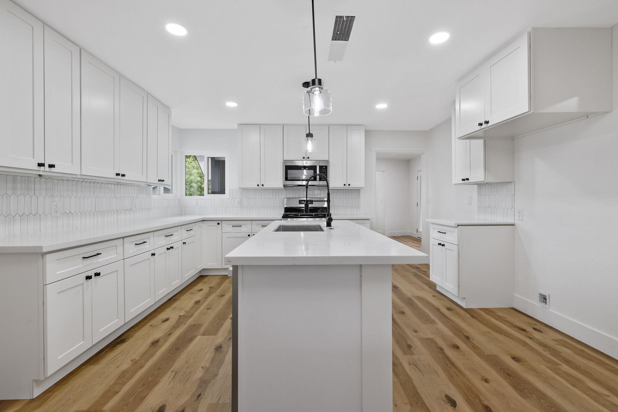 415 Franket Dr, Hanford, CA 93230
