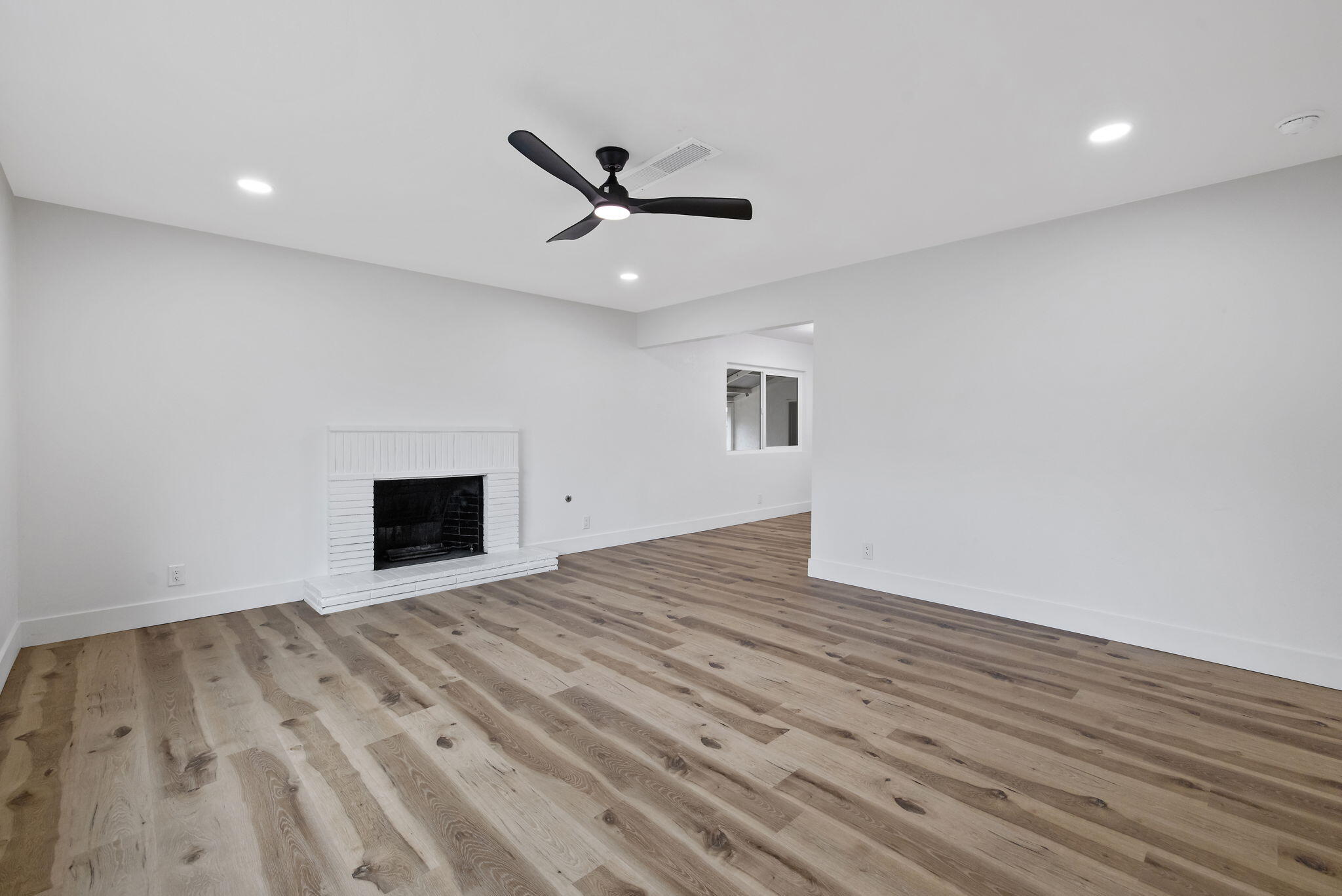 415 Franket Dr, Hanford, CA 93230