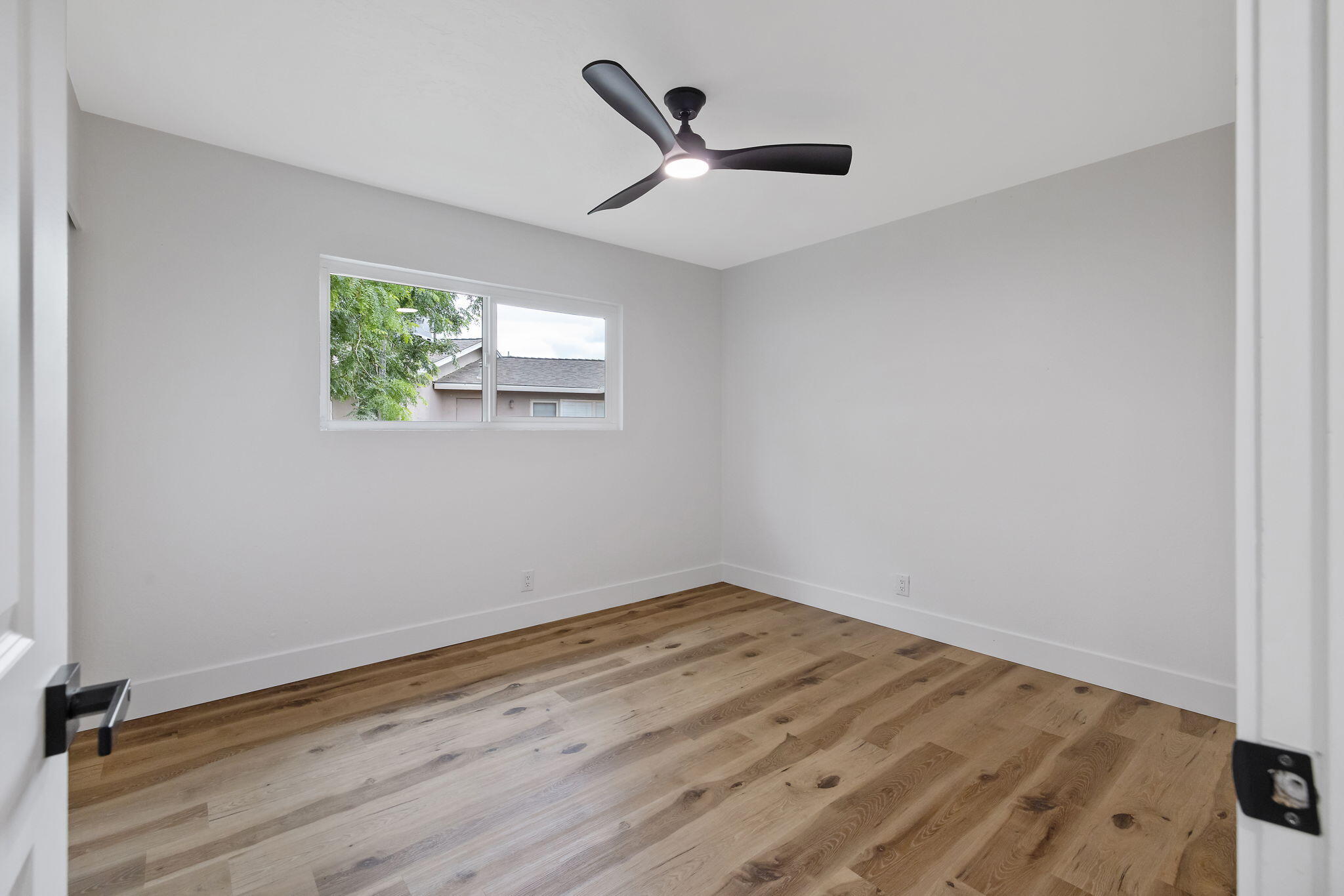 415 Franket Dr, Hanford, CA 93230