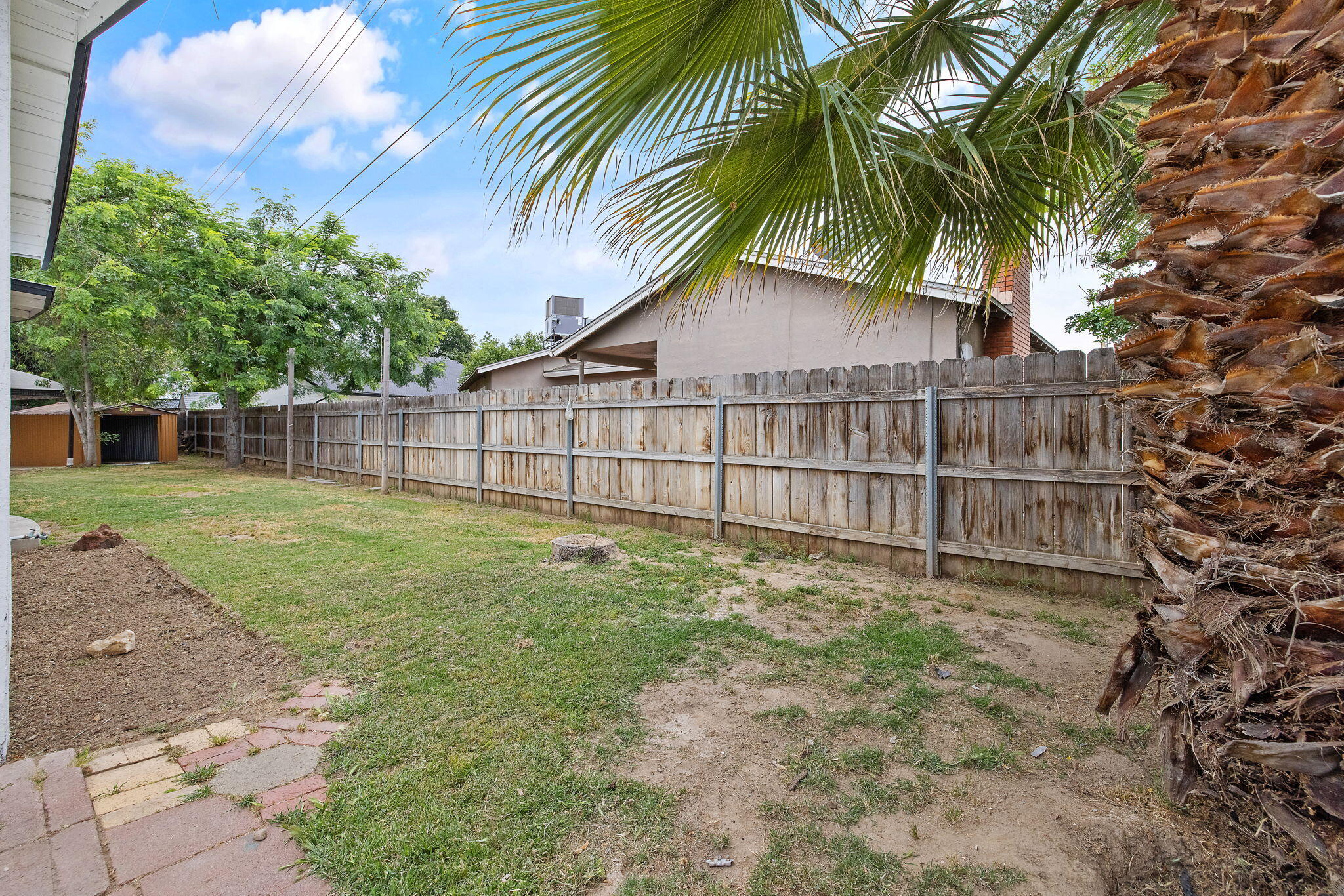 415 Franket Dr, Hanford, CA 93230