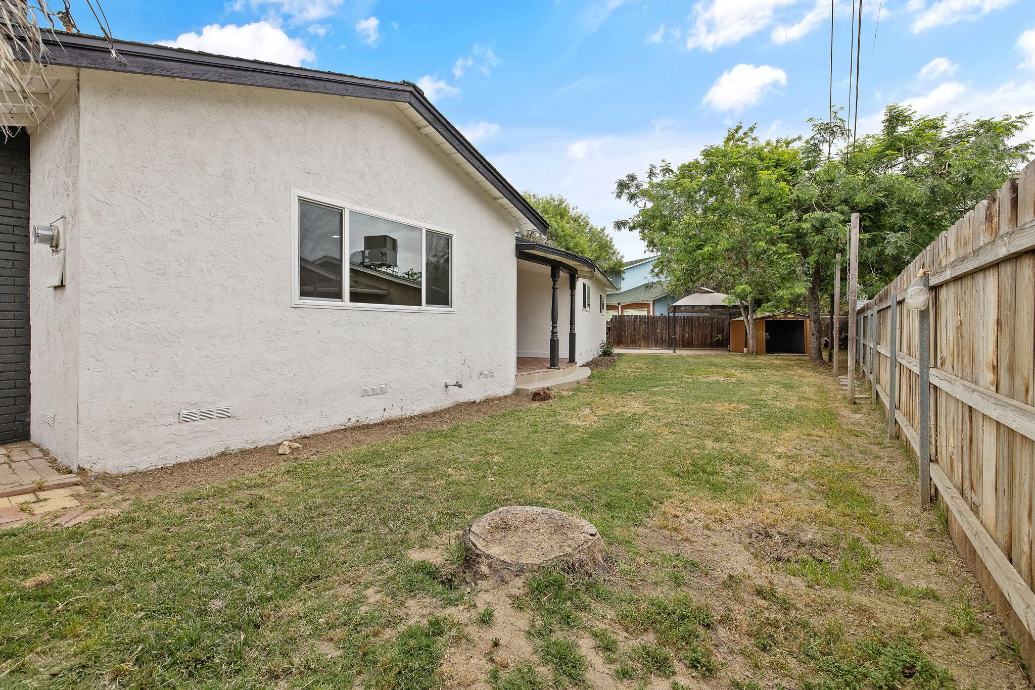 415 Franket Dr, Hanford, CA 93230