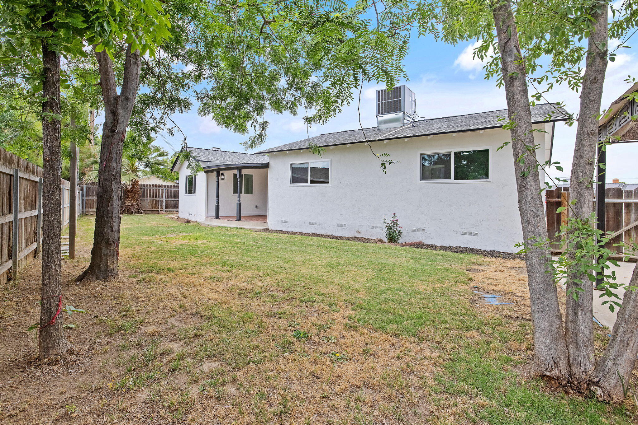 415 Franket Dr, Hanford, CA 93230