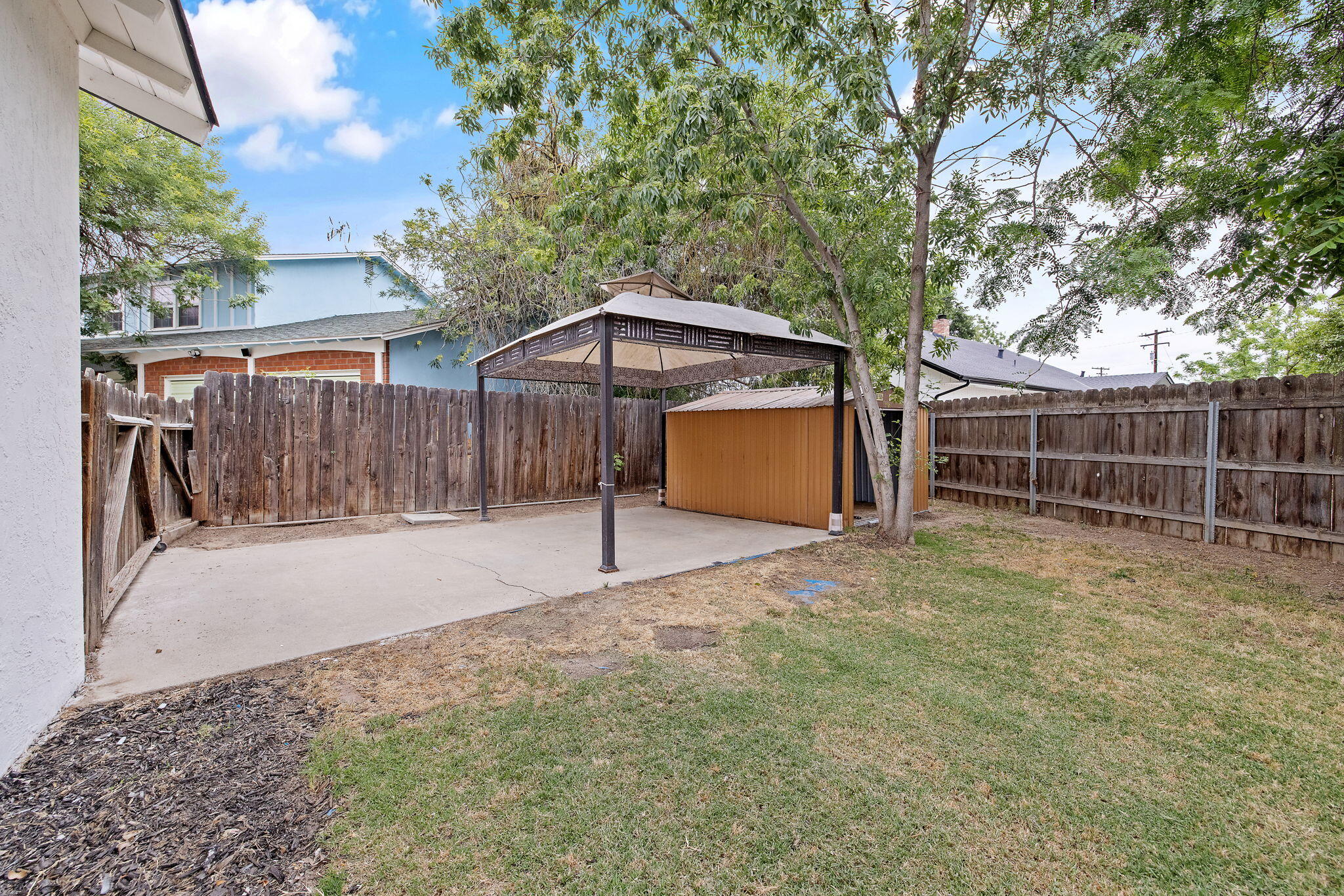 415 Franket Dr, Hanford, CA 93230