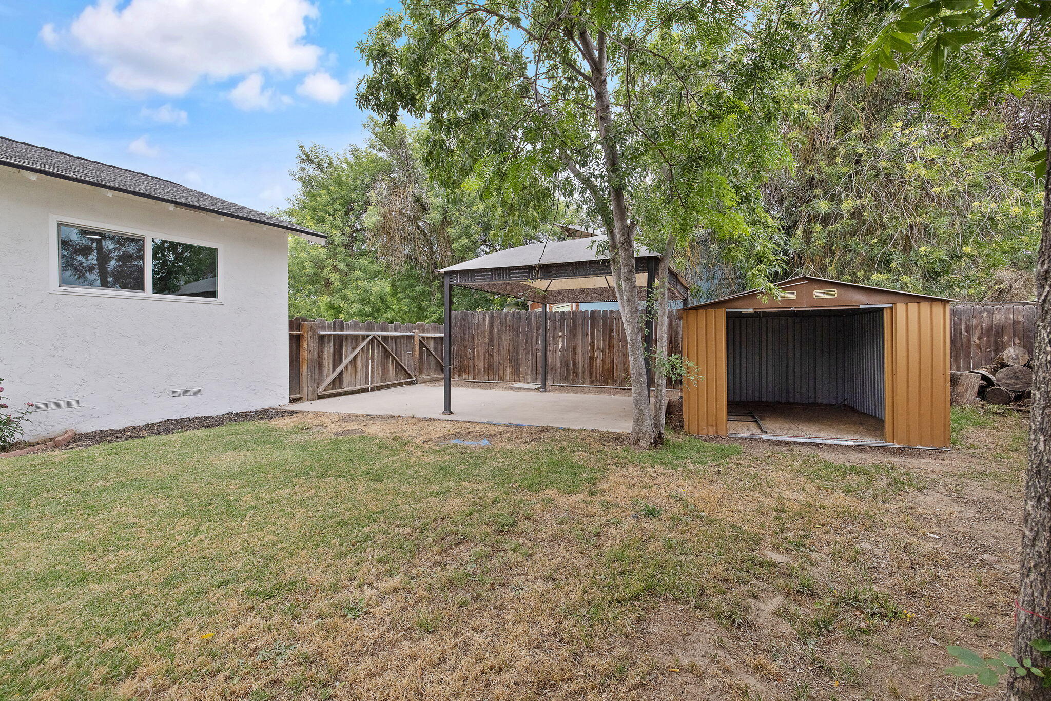 415 Franket Dr, Hanford, CA 93230