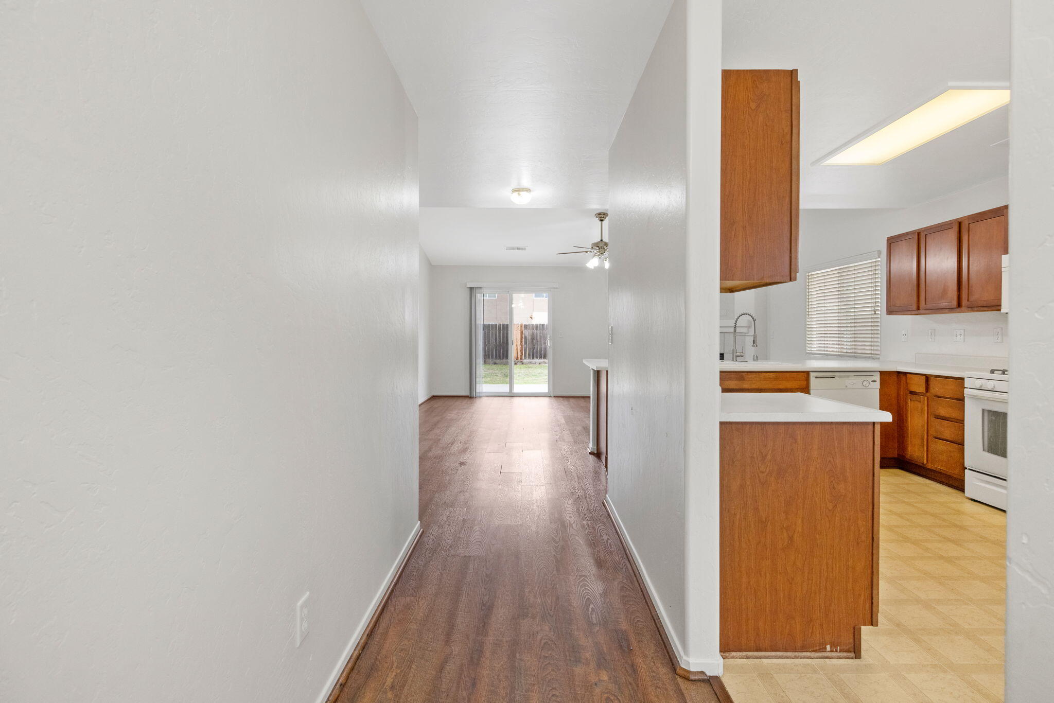 2843 W Brooke Ave, Visalia, CA 93291