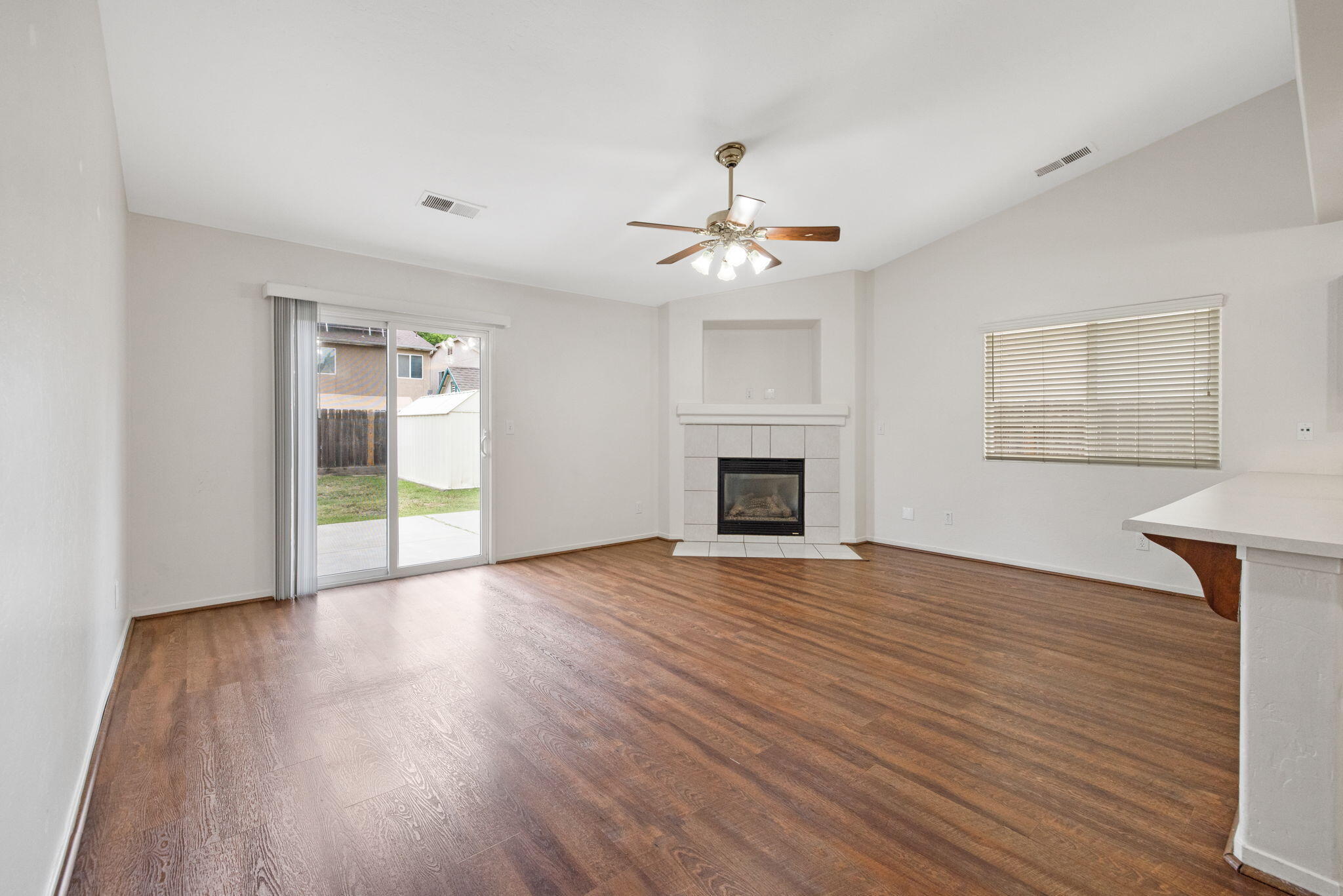 2843 W Brooke Ave, Visalia, CA 93291