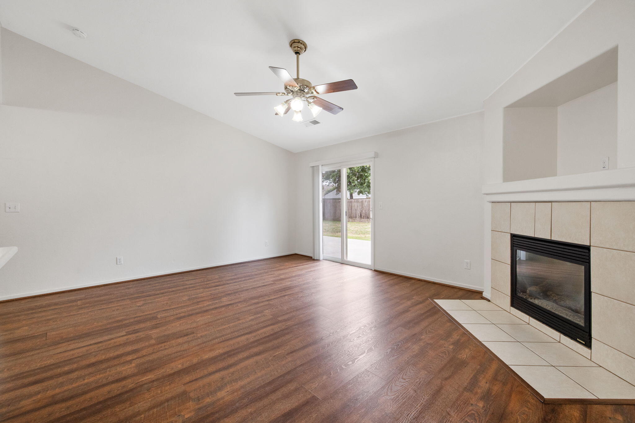 2843 W Brooke Ave, Visalia, CA 93291
