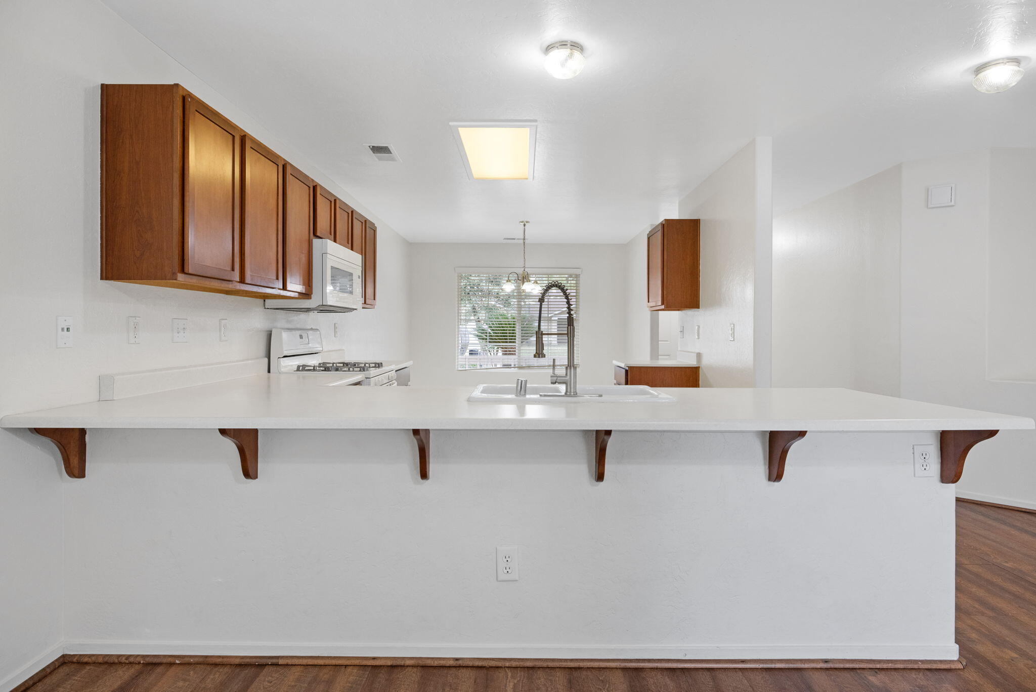 2843 W Brooke Ave, Visalia, CA 93291