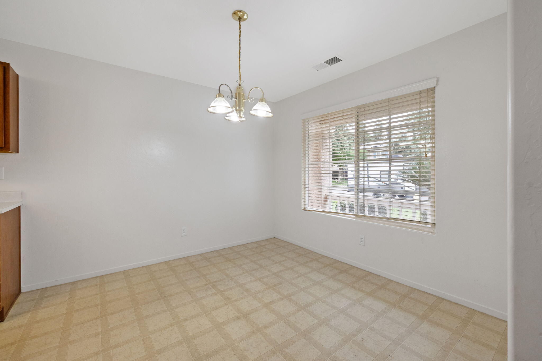 2843 W Brooke Ave, Visalia, CA 93291