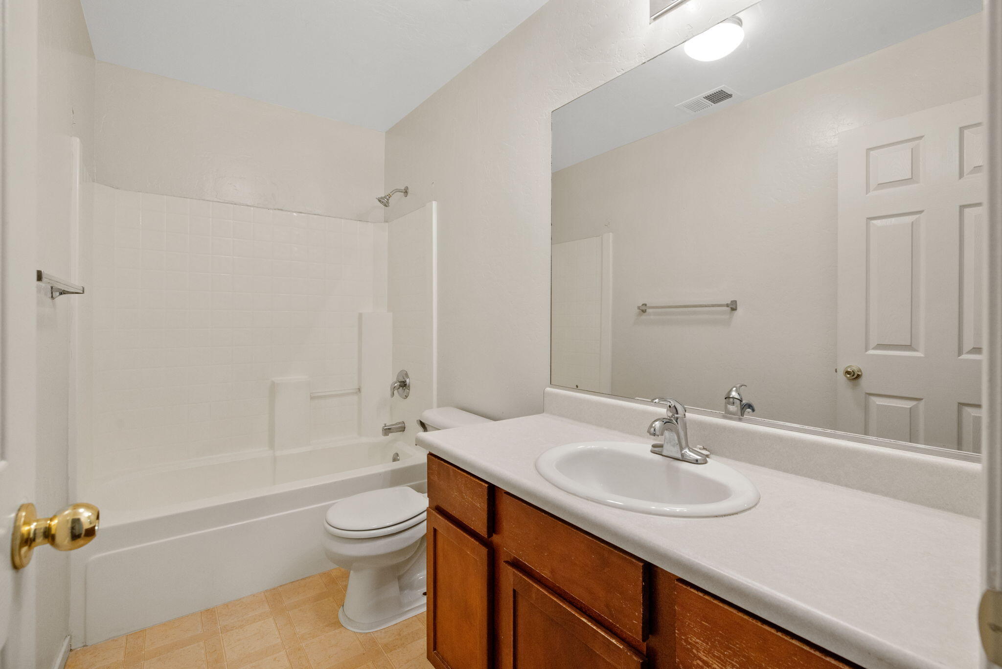 2843 W Brooke Ave, Visalia, CA 93291