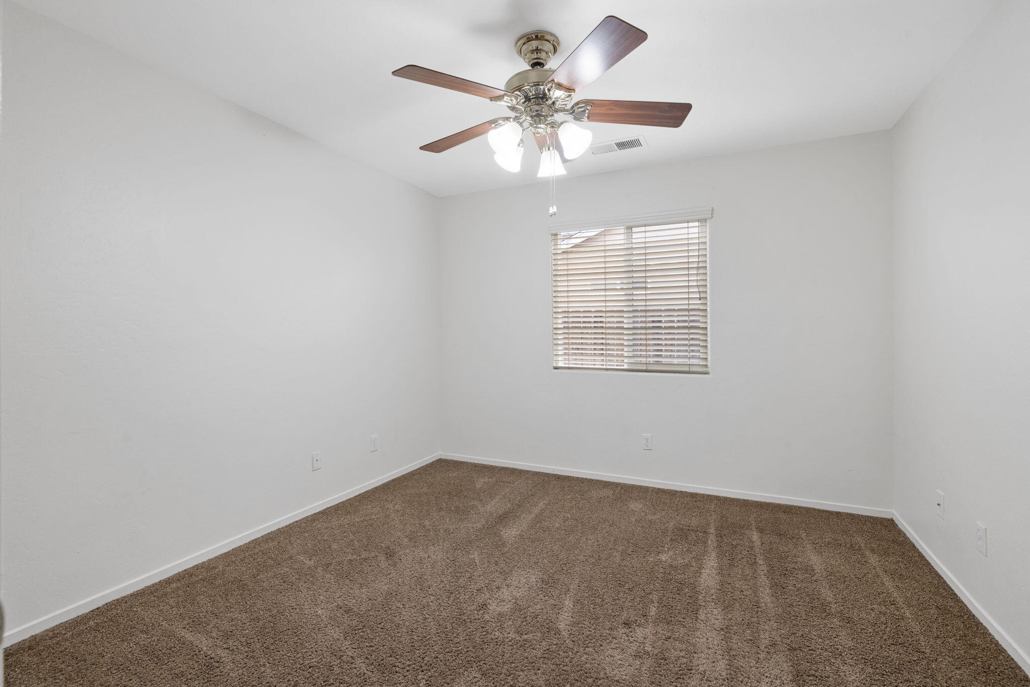 2843 W Brooke Ave, Visalia, CA 93291
