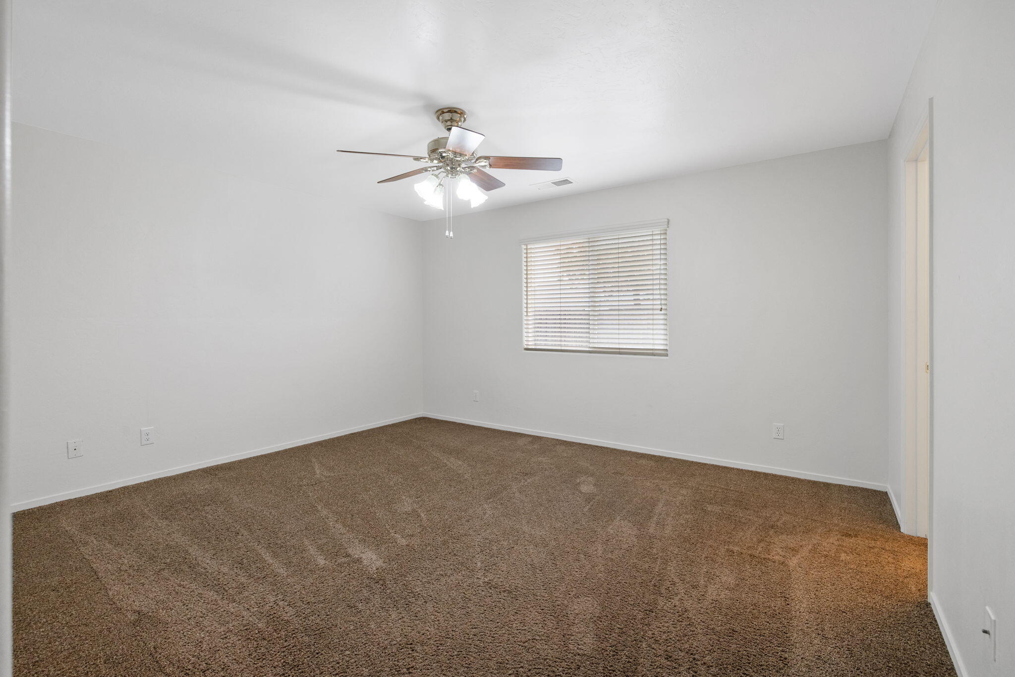 2843 W Brooke Ave, Visalia, CA 93291