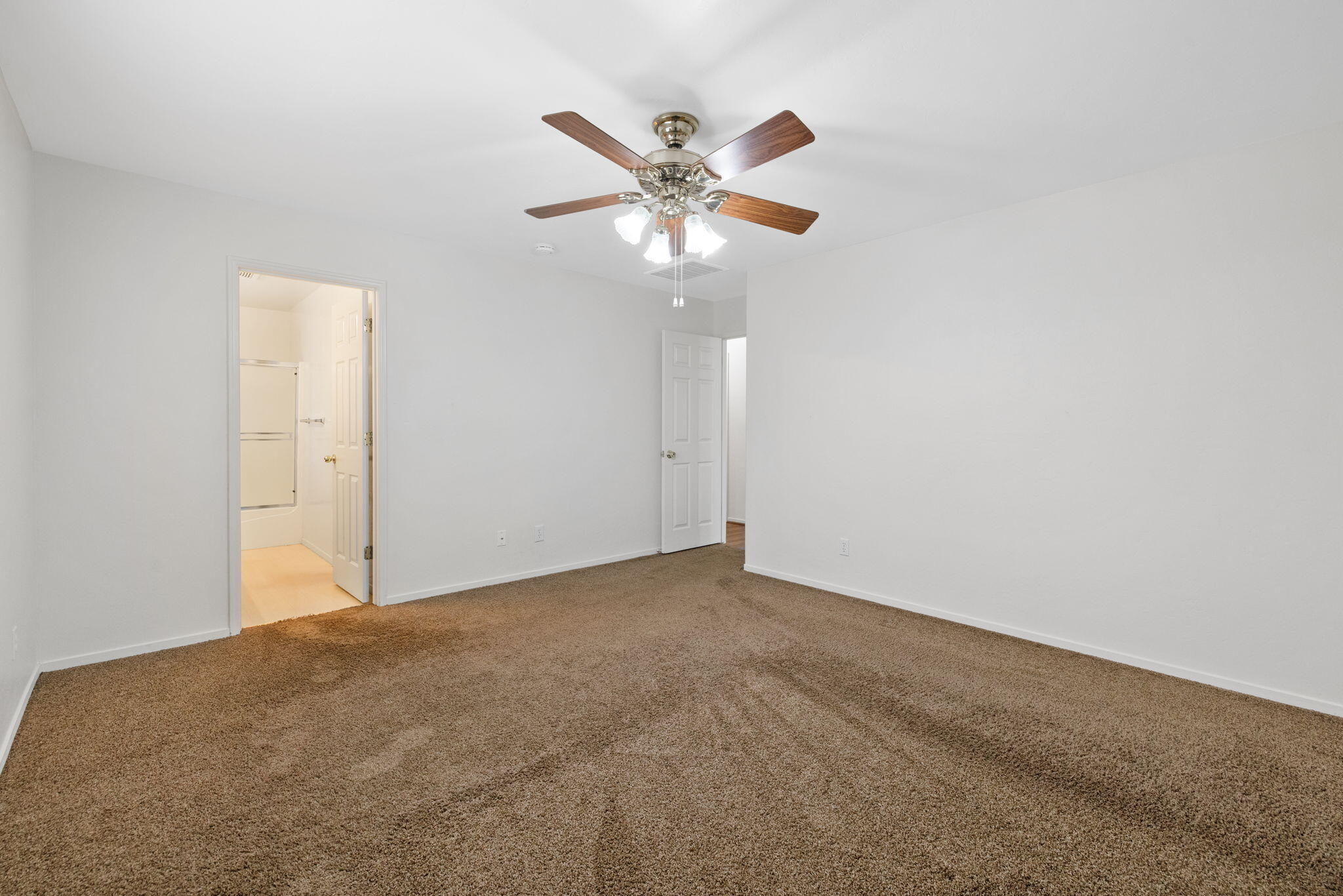 2843 W Brooke Ave, Visalia, CA 93291