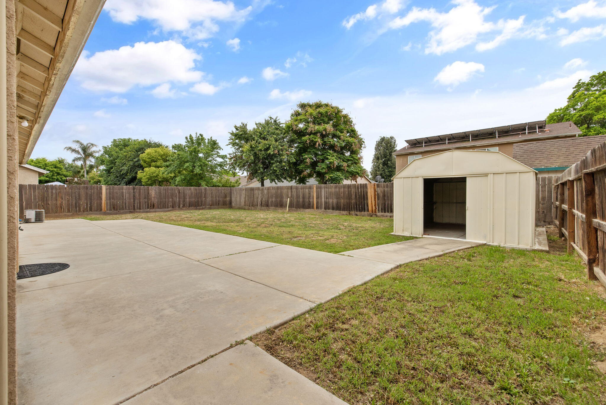 2843 W Brooke Ave, Visalia, CA 93291