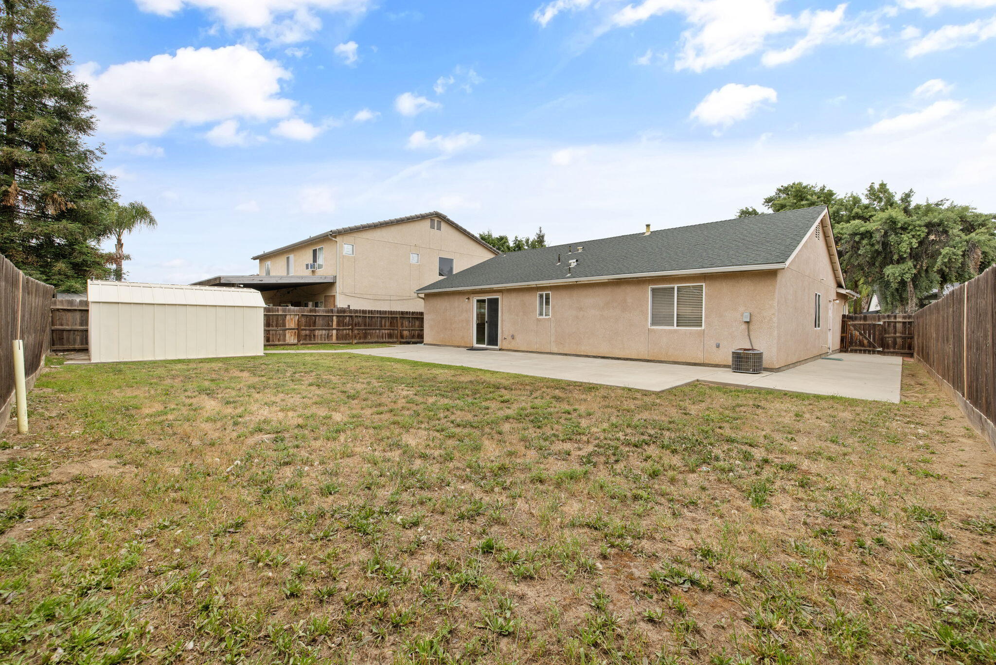 2843 W Brooke Ave, Visalia, CA 93291