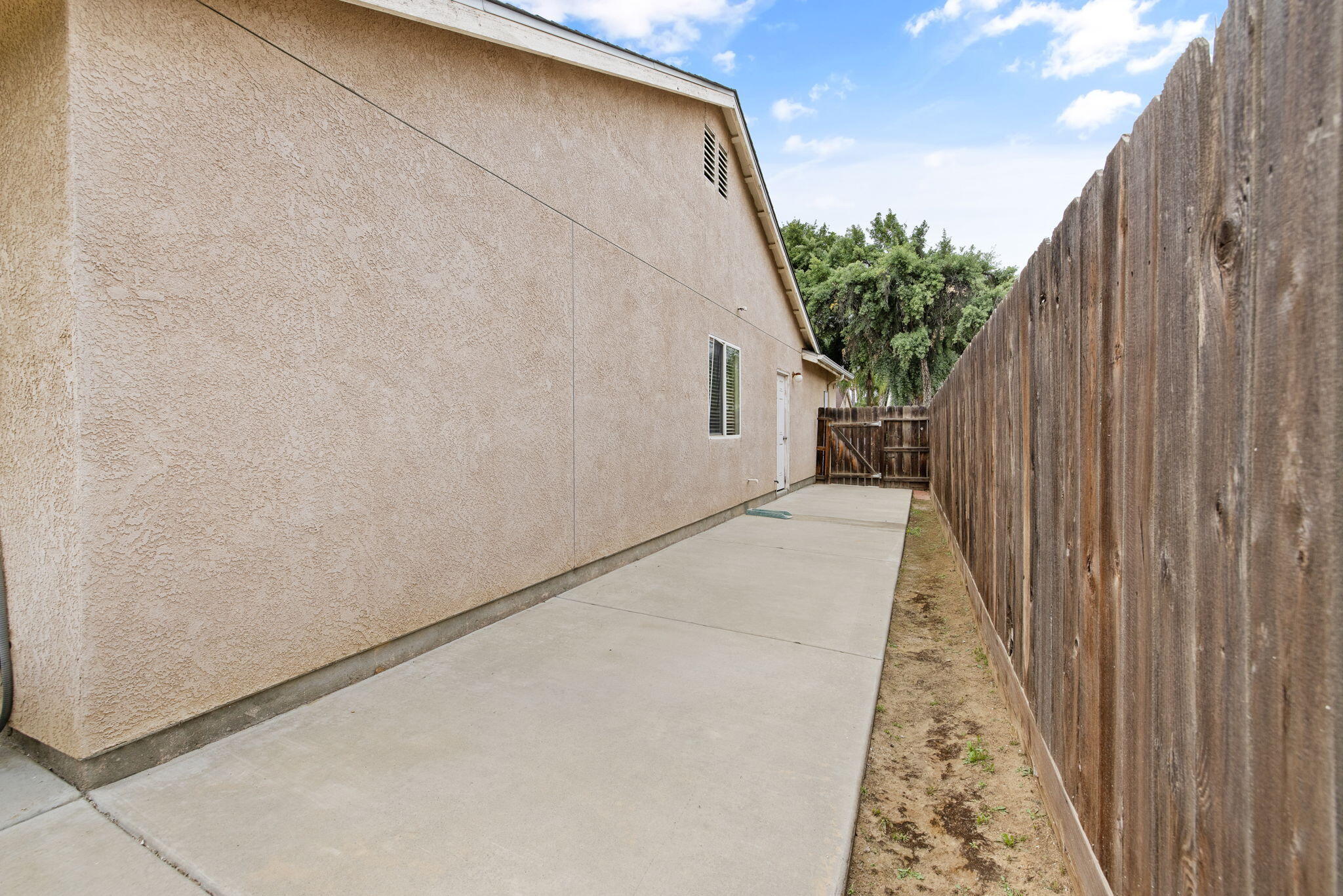 2843 W Brooke Ave, Visalia, CA 93291