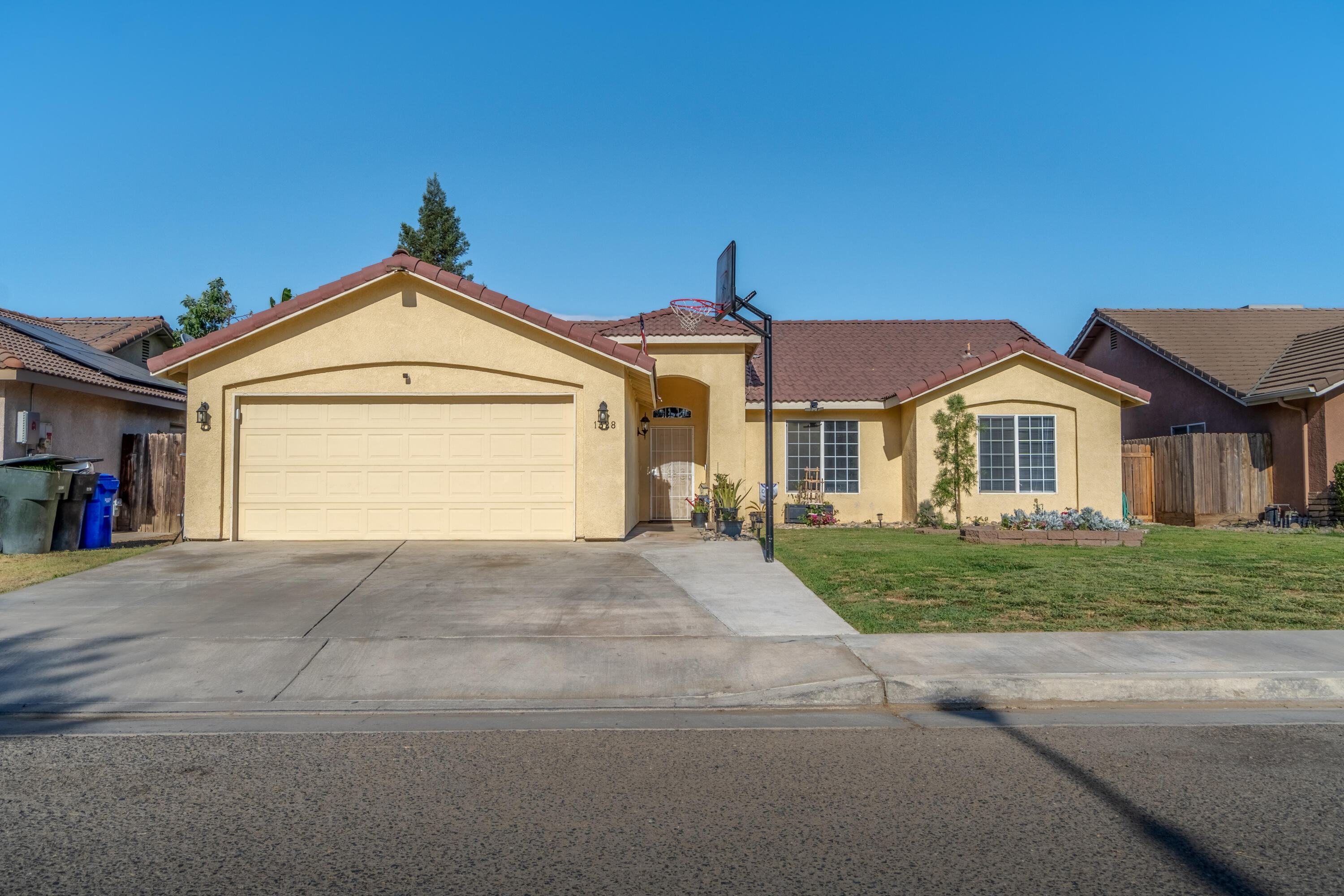 1328 N Salisbury St, Porterville, CA 93257