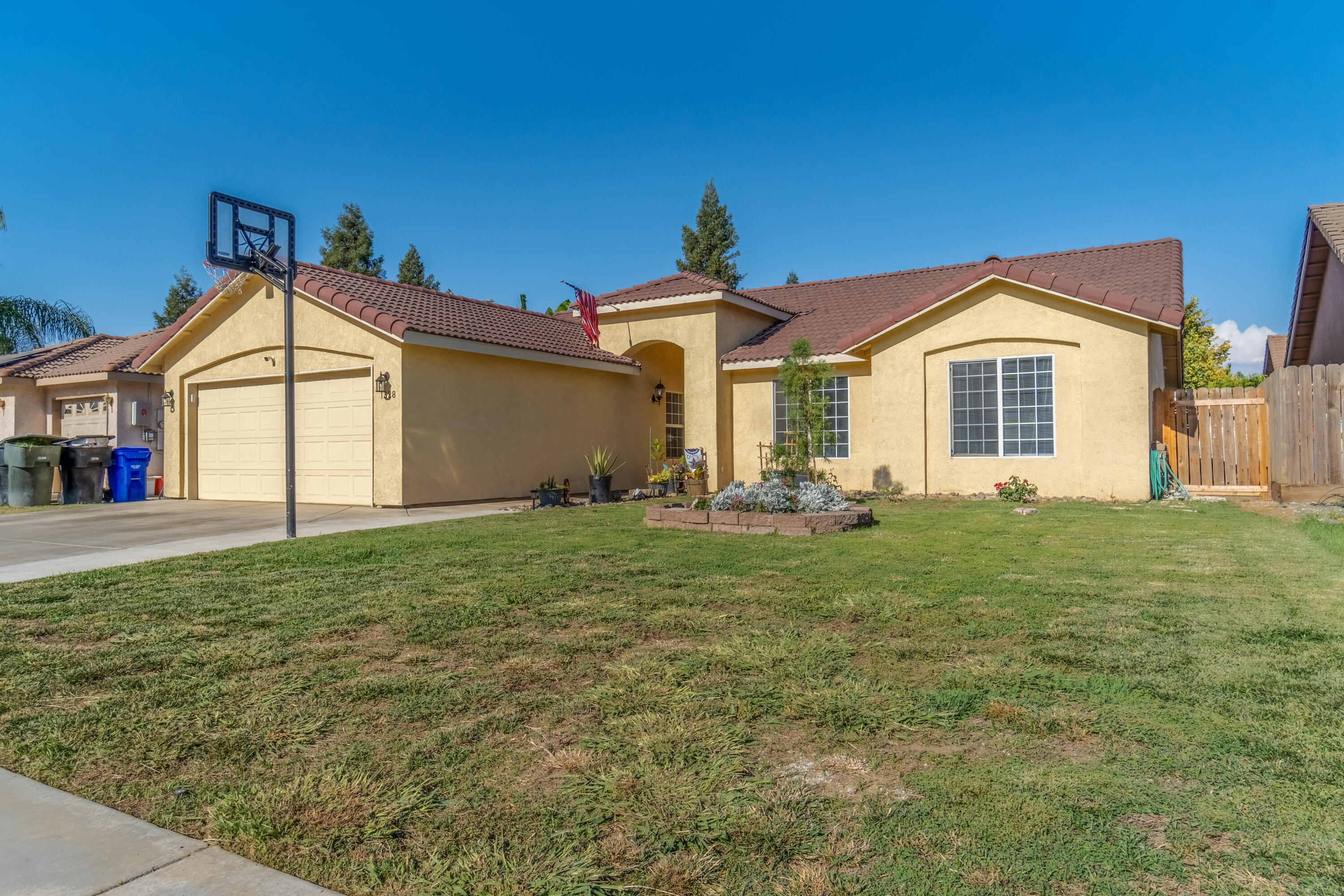 1328 N Salisbury St, Porterville, CA 93257