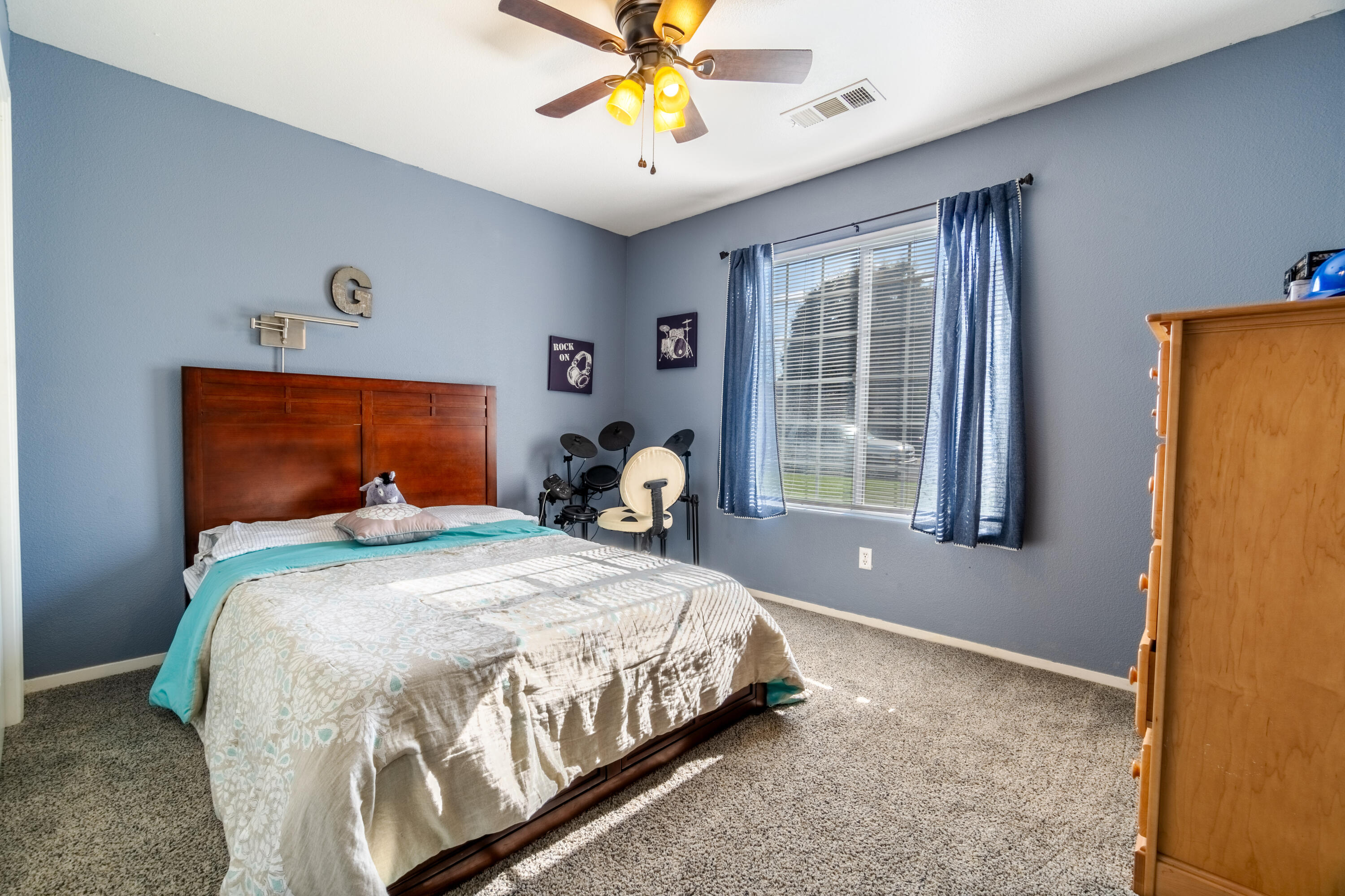1328 N Salisbury St, Porterville, CA 93257