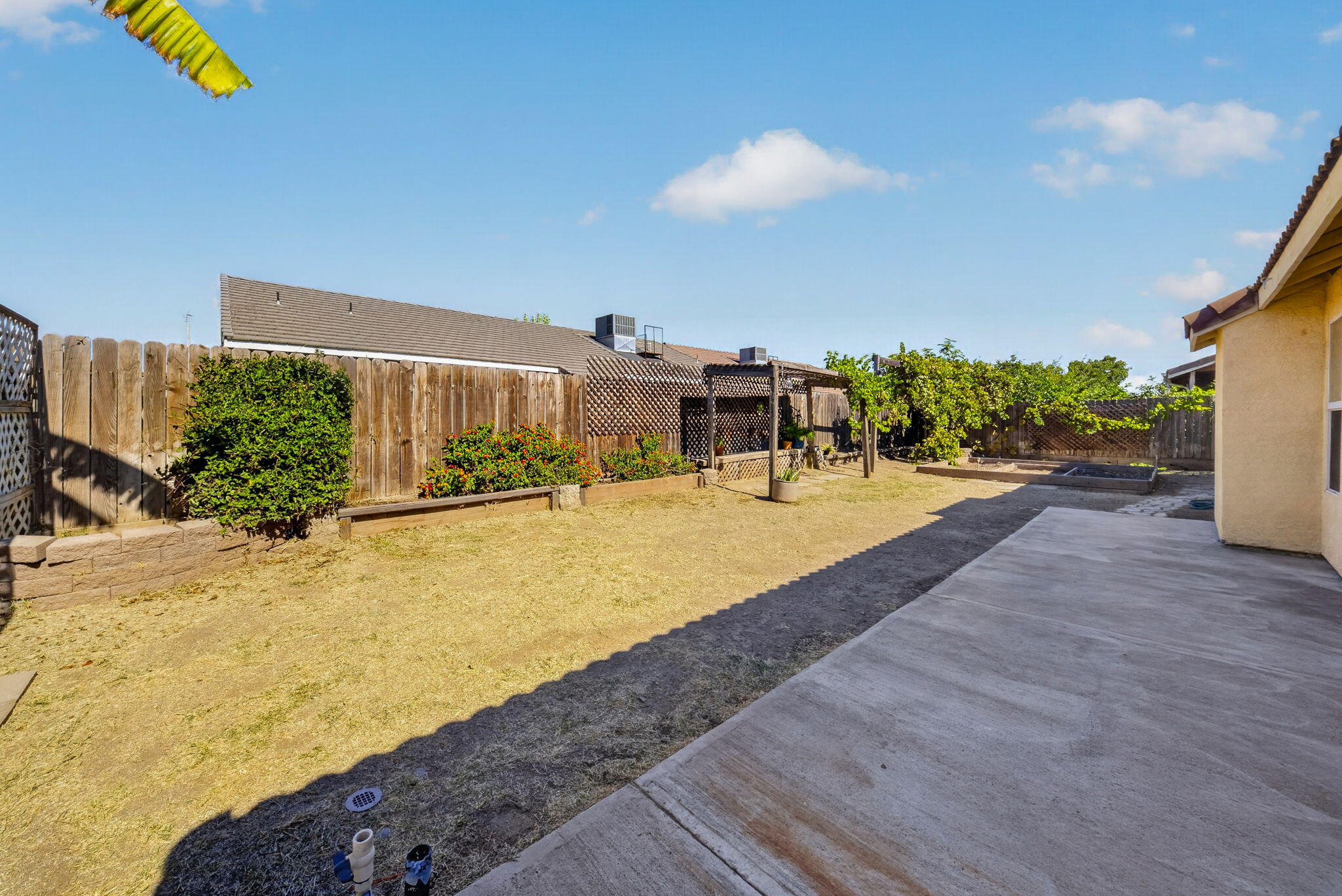 1328 N Salisbury St, Porterville, CA 93257
