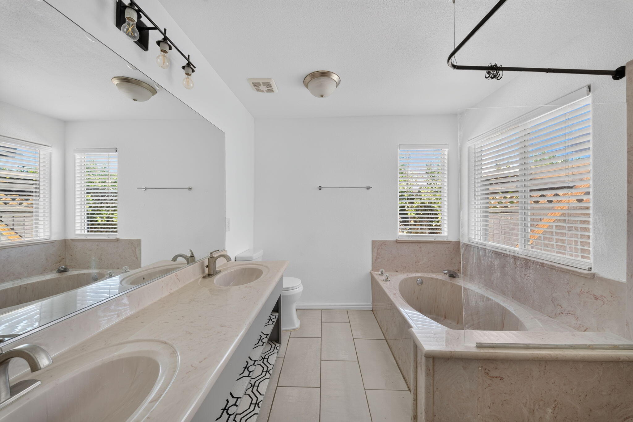 1328 N Salisbury St, Porterville, CA 93257
