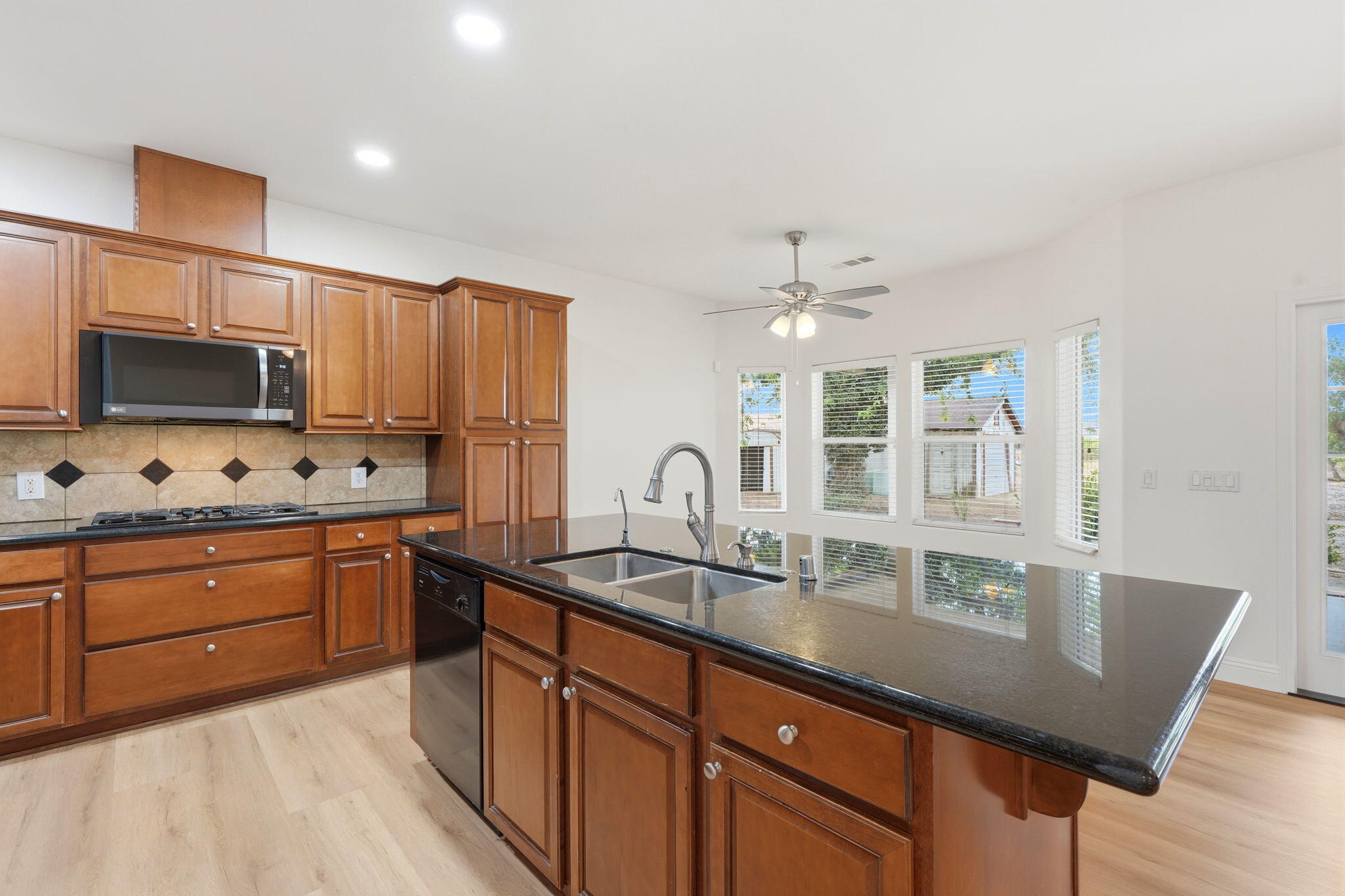 25310 Avenue 212, Lindsay, CA 93247